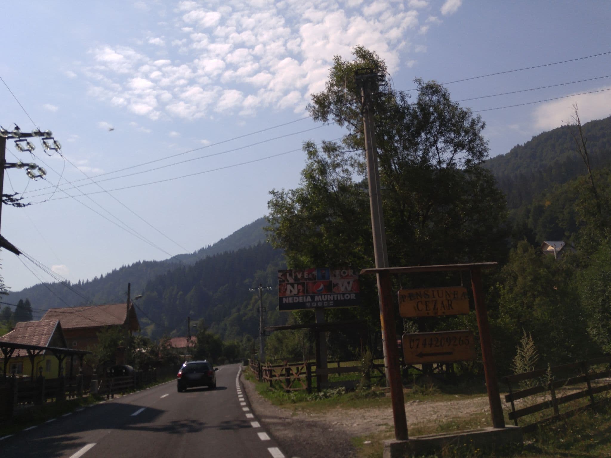 Street view near Pensiunea Cezar, Moeciu de Jos