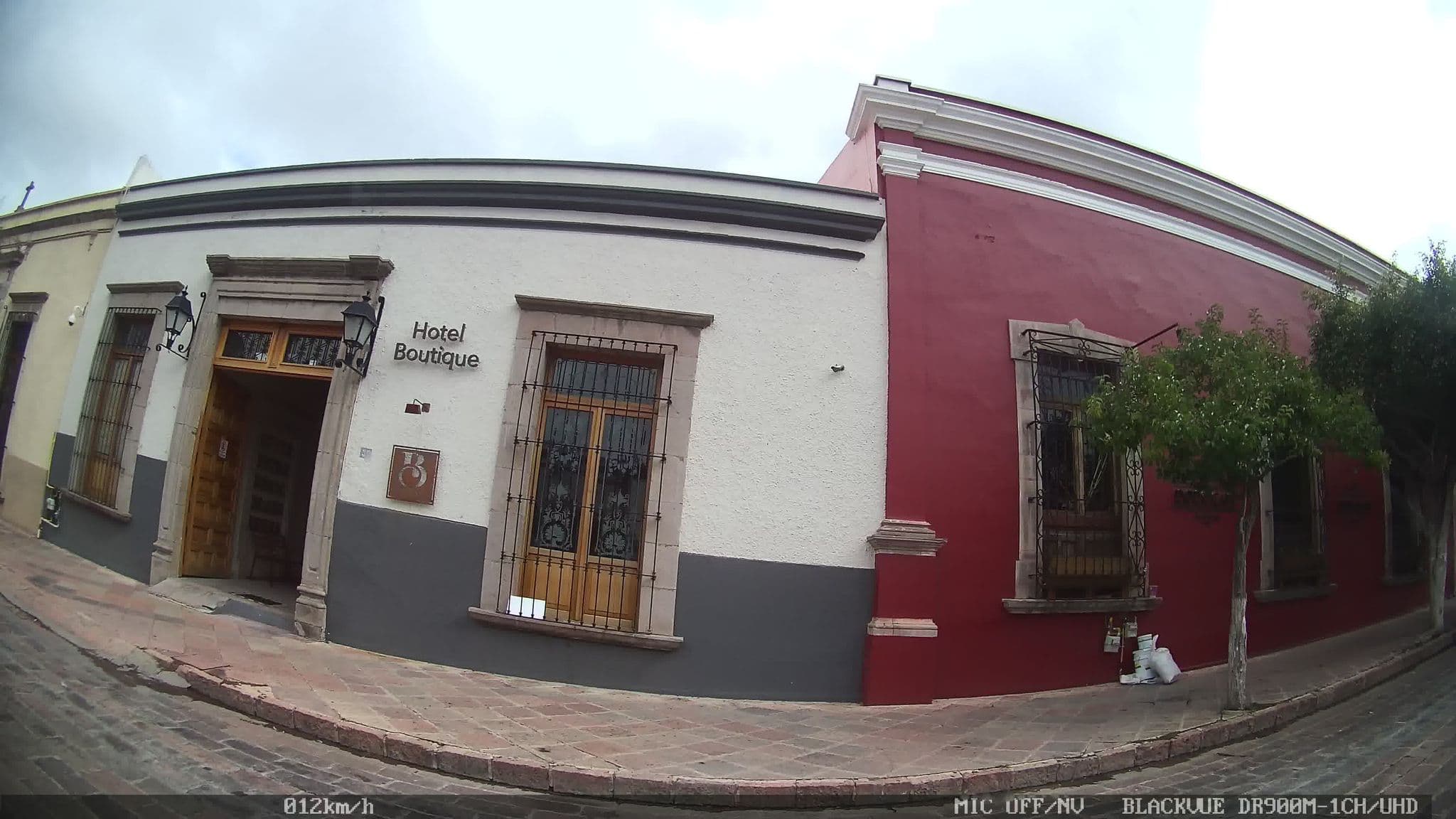 Street view near Casa Brunella, Santiago de Querétaro — © kaart_1 (CC BY-SA · Mapillary)