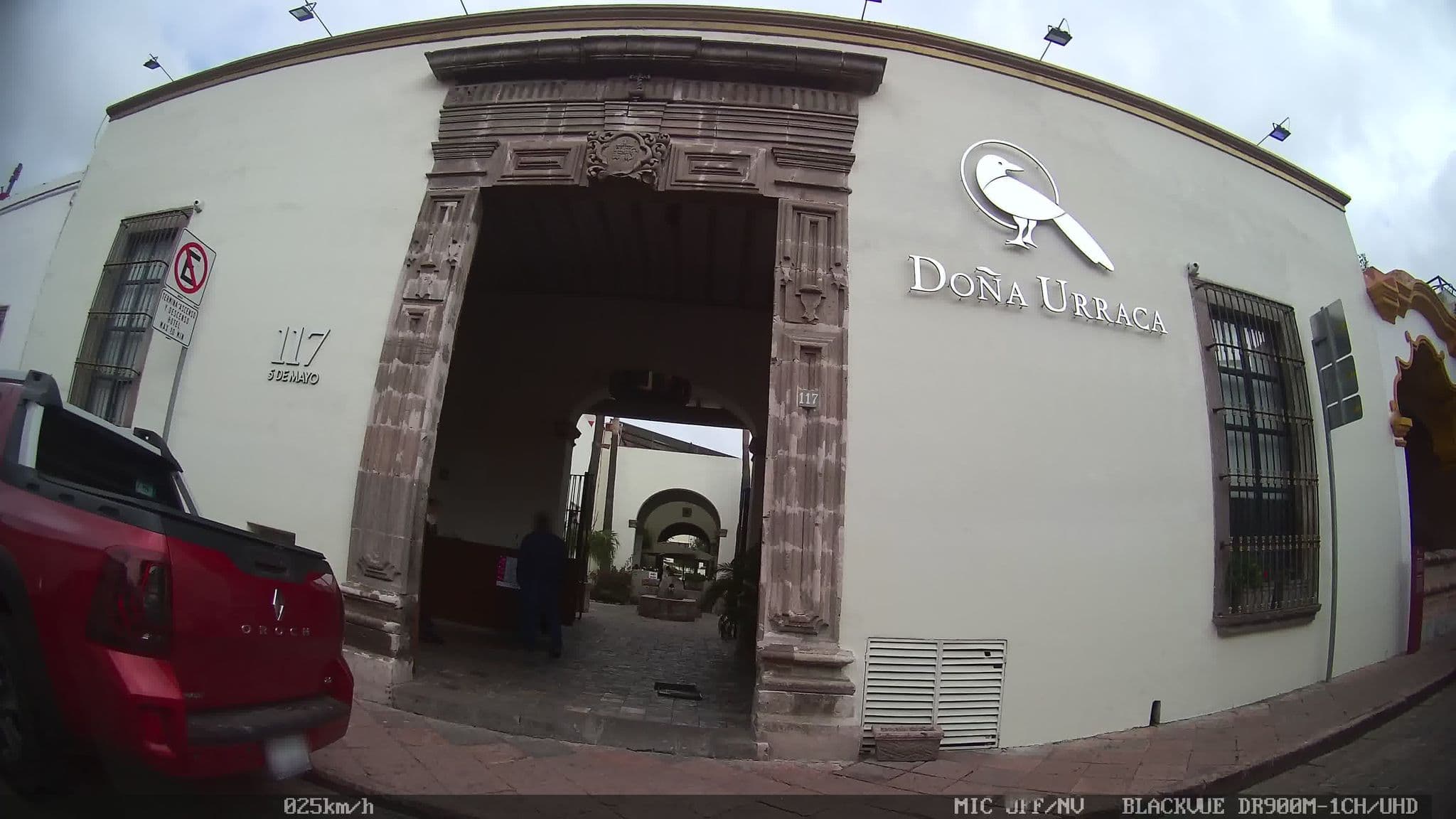 Street view near Meson De Isabel, Santiago de Querétaro — © kaart_1 (CC BY-SA · Mapillary)