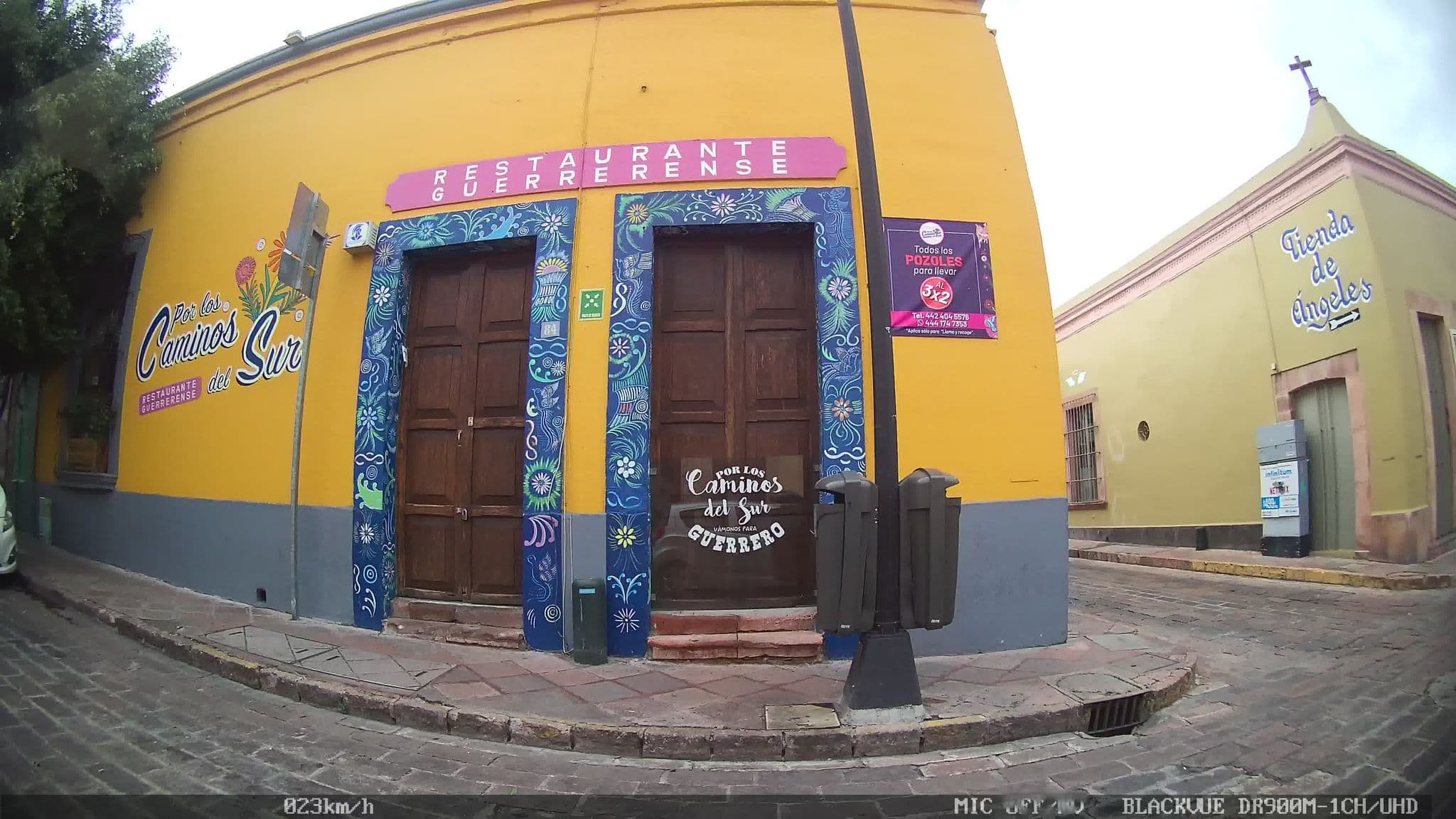 Street view near Suites Sofia, Santiago de Querétaro — © kaart_1 (CC BY-SA · Mapillary)