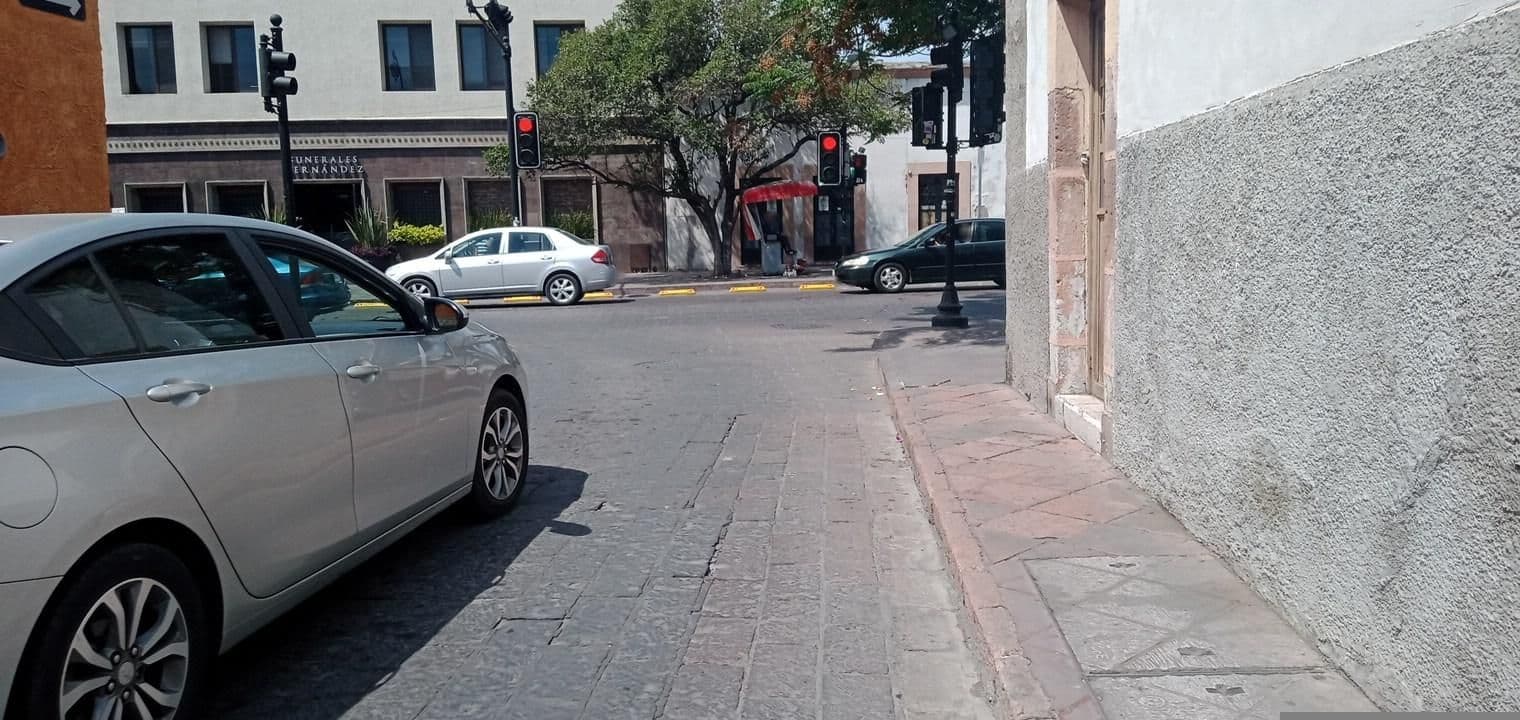 Street view near MO17 Hotel Boutique, Santiago de Querétaro — © jese_mx (CC BY-SA · Mapillary)
