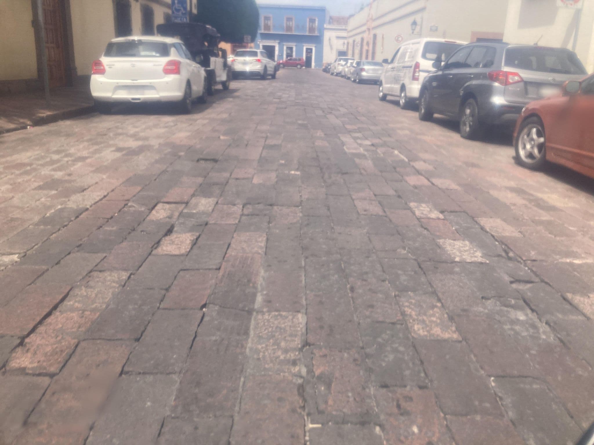 Street view near Mesón Matamoros, Santiago de Querétaro — © adrianarangel (CC BY-SA · Mapillary)