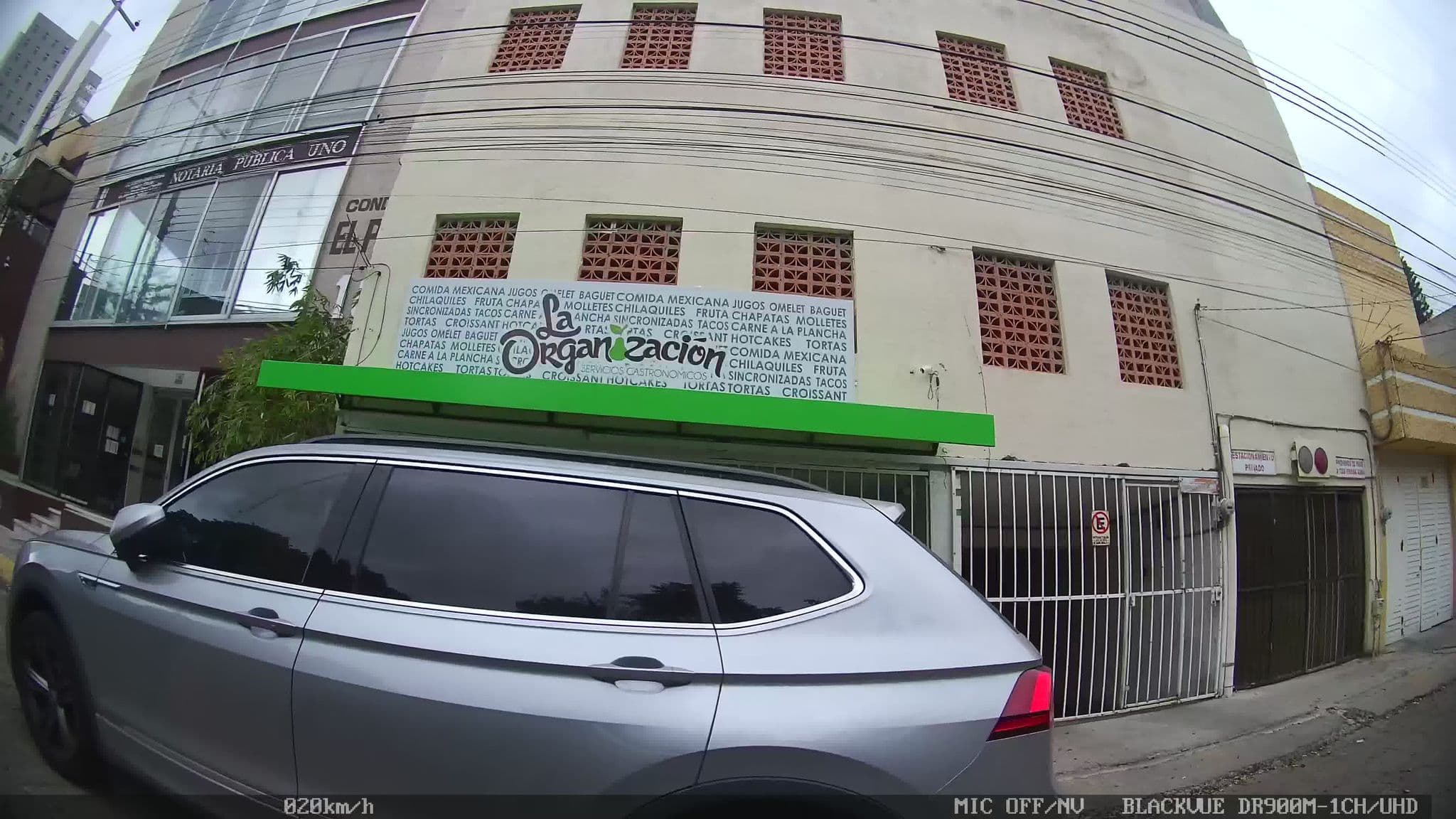 Street view near Máster Suites, Santiago de Querétaro — © kaart_1 (CC BY-SA · Mapillary)