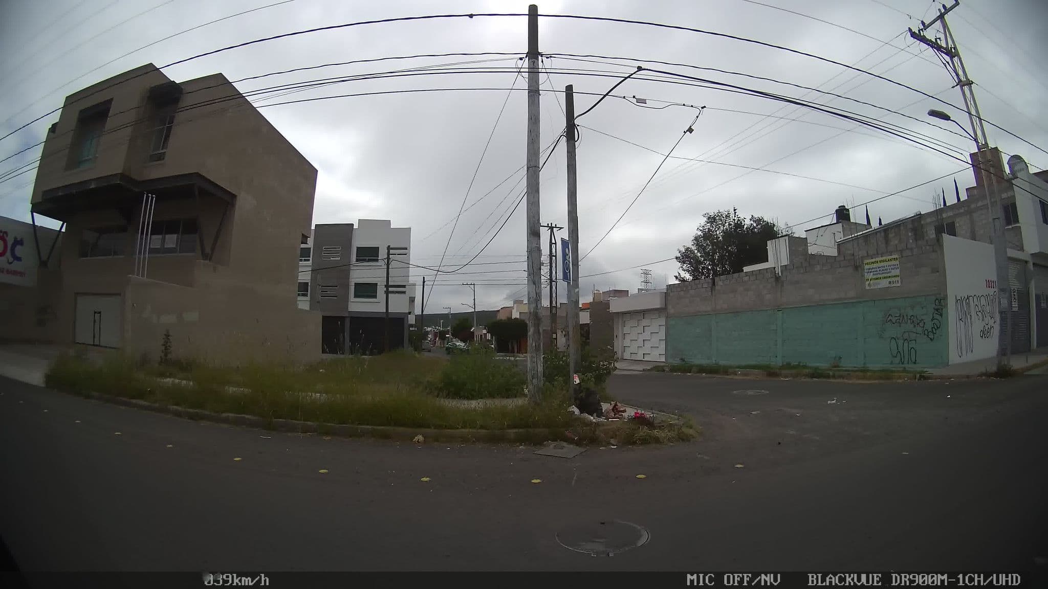 Street view near Hotel Holiday Inn Querétaro, Venceremos — © kaart_1 (CC BY-SA · Mapillary)