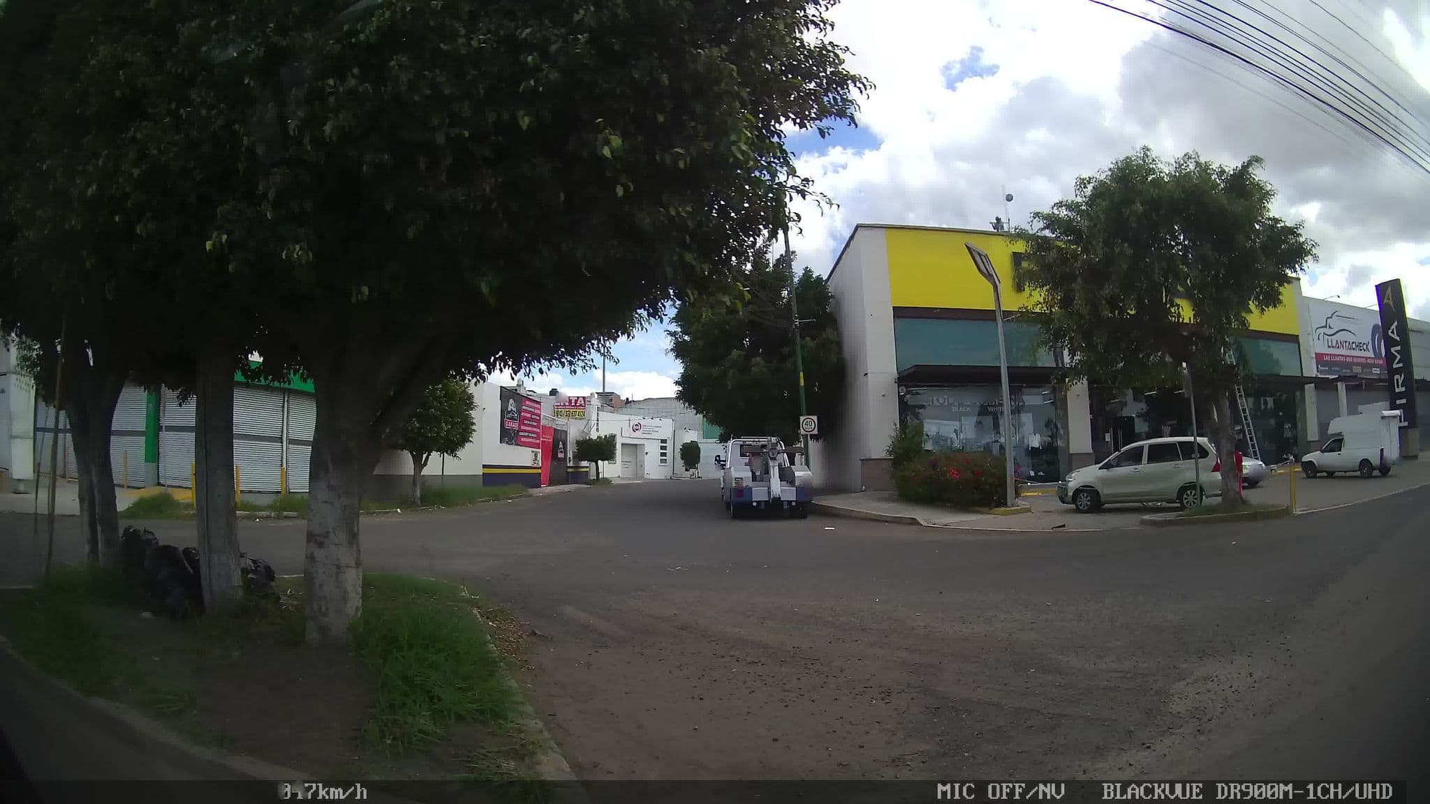 Street view near Hotel Barcelo.com, Santiago de Querétaro — © kaart_1 (CC BY-SA · Mapillary)