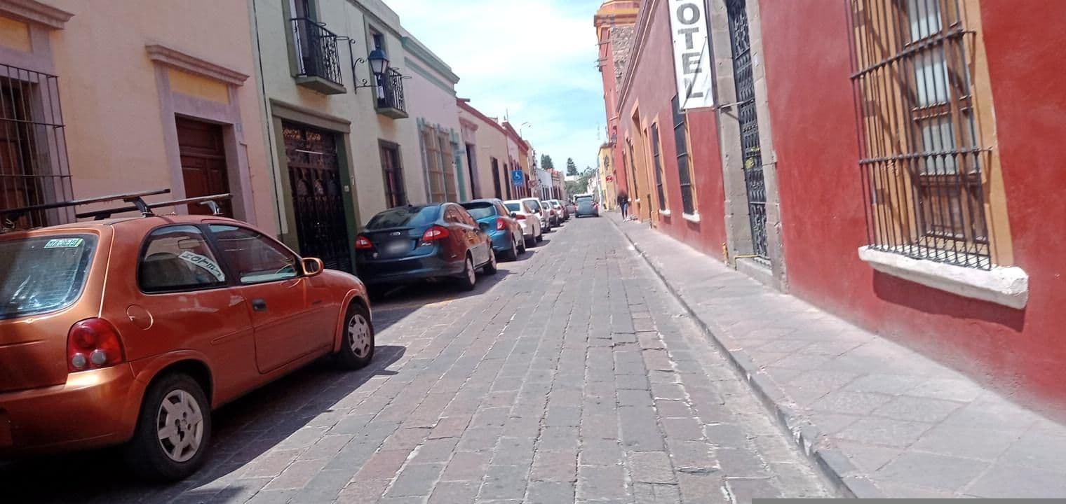 Street view near Hotel Rio, Santiago de Querétaro — © jese_mx (CC BY-SA · Mapillary)