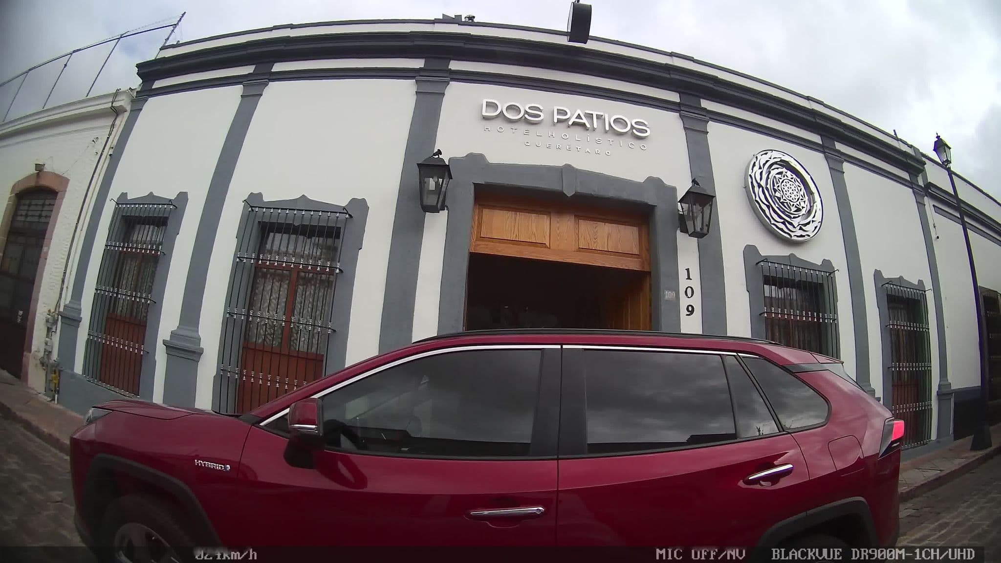 Street view near HOTEL 2 PATIOS, Santiago de Querétaro — © kaart_1 (CC BY-SA · Mapillary)