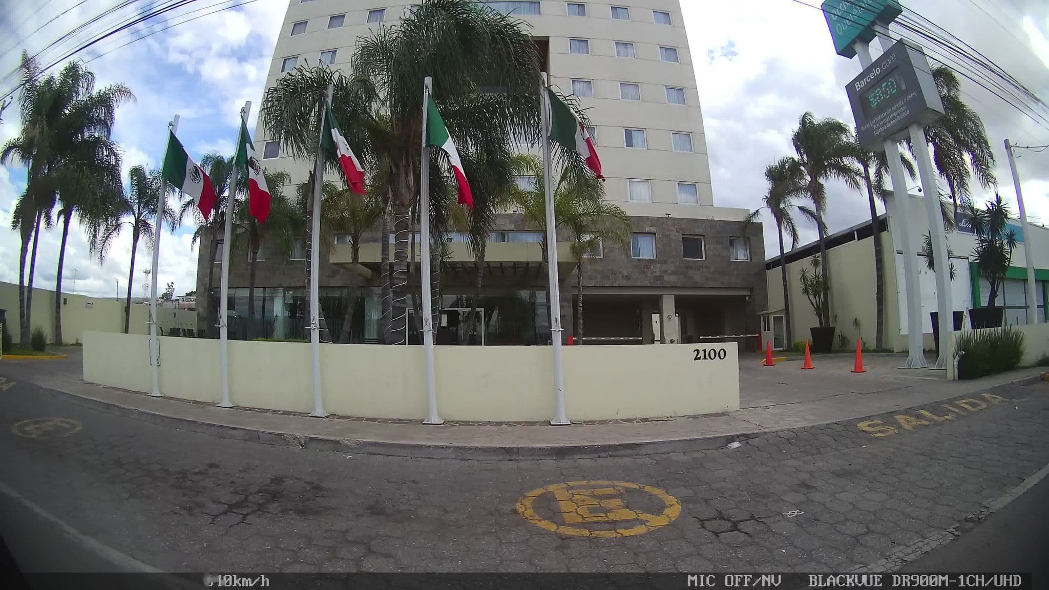Street view near Hotel Occidental Querétaro, Santiago de Querétaro — © kaart_1 (CC BY-SA · Mapillary)