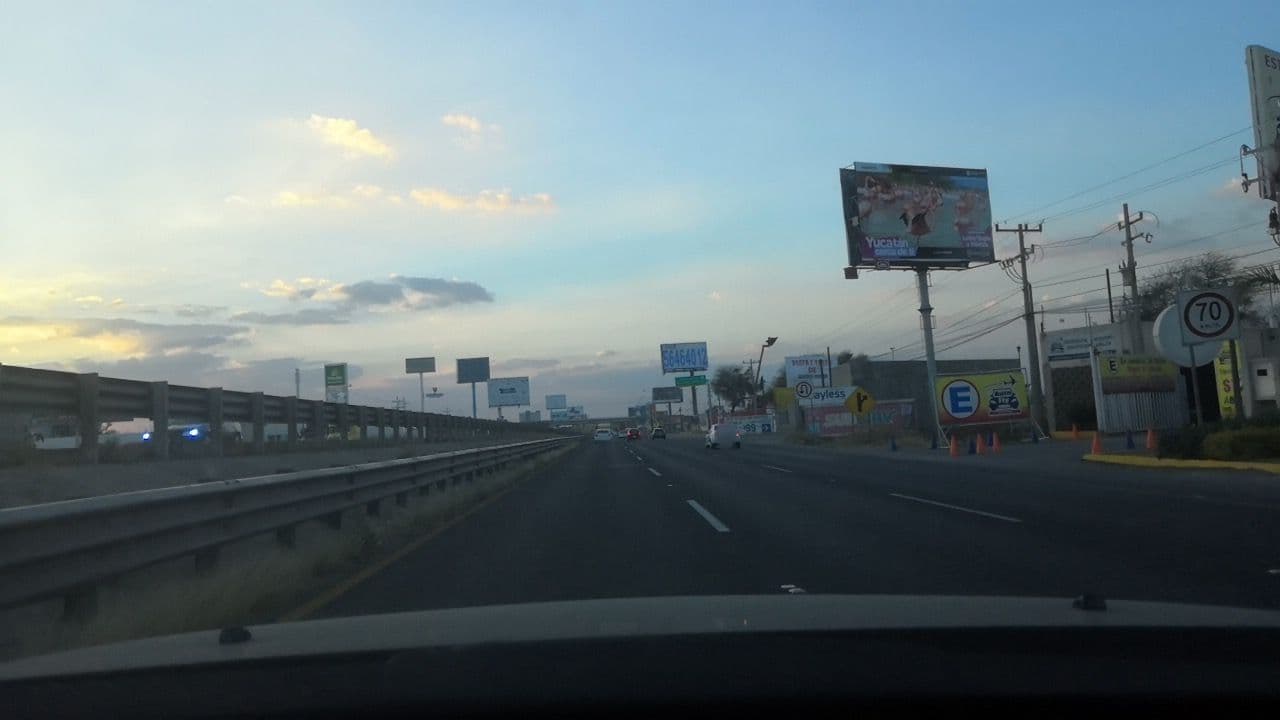 Street view near Holiday Inn Express & Suites Leon - Aeropuerto, Colonias Nuevo México — © oramire (CC BY-SA · Mapillary)