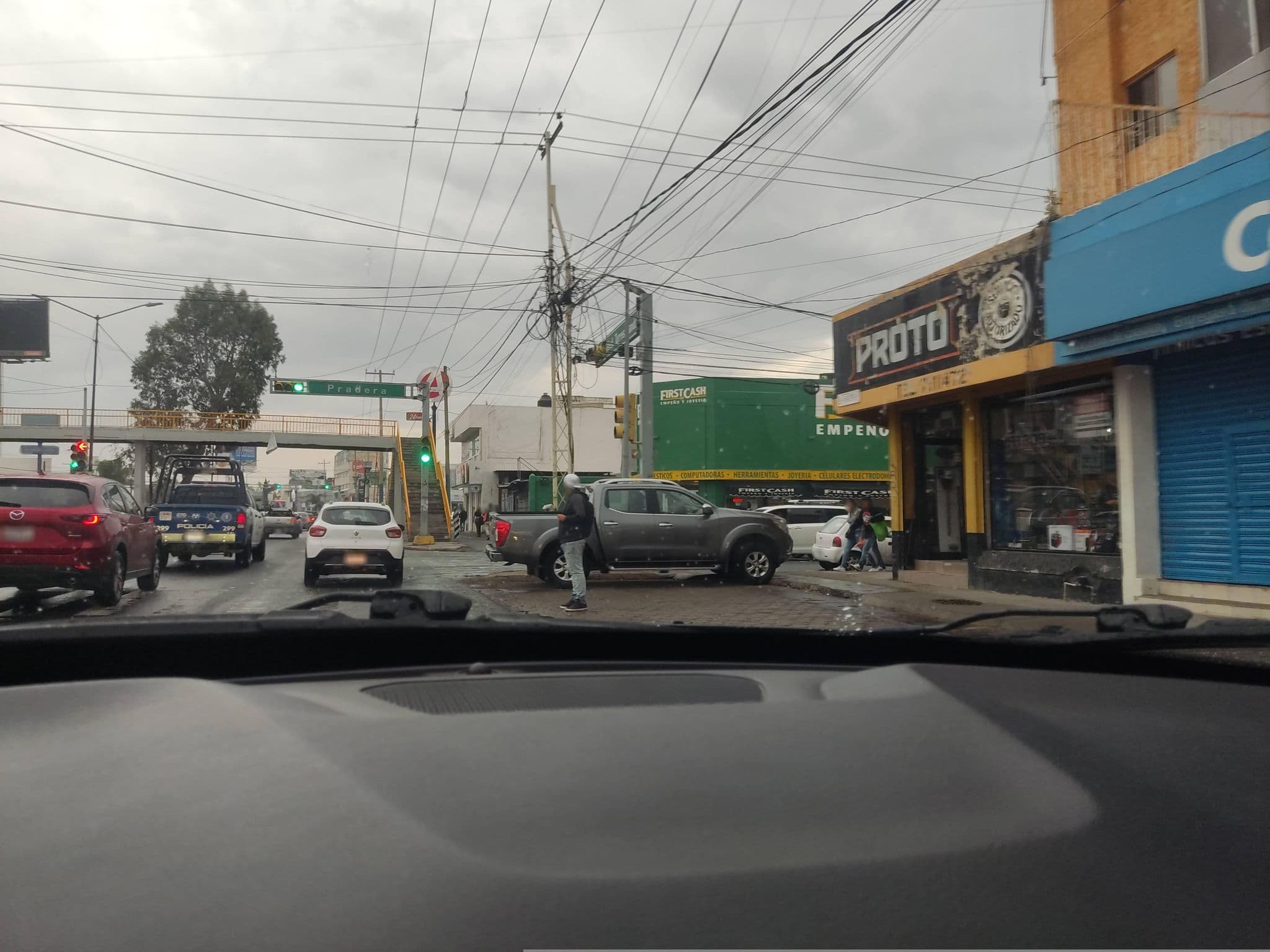 Street view near Auto Hotel Hacienda Arriba, León de los Aldama — © oramire (CC BY-SA · Mapillary)
