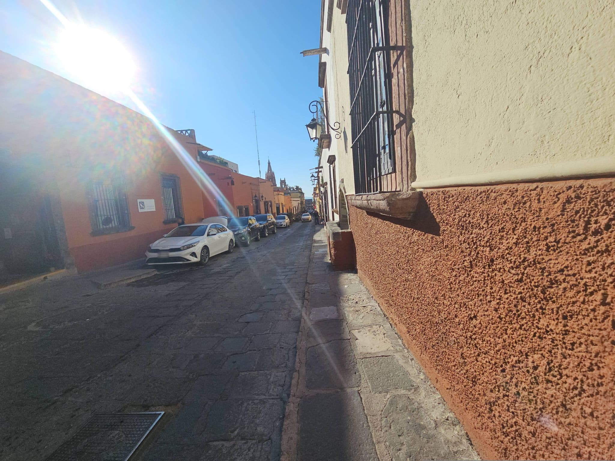 Street view near L'Ôtel, San Miguel de Allende — © toebee (CC BY-SA · Mapillary)