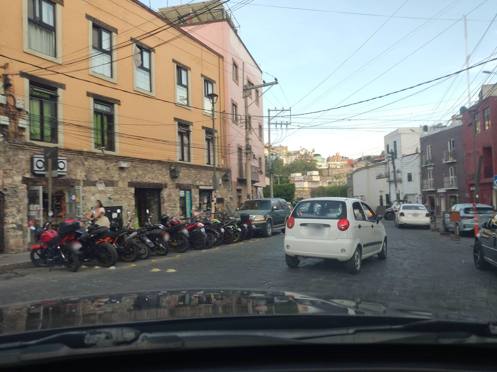 Street view near Hotel El Minero, Guanajuato — © oramire (CC BY-SA · Mapillary)