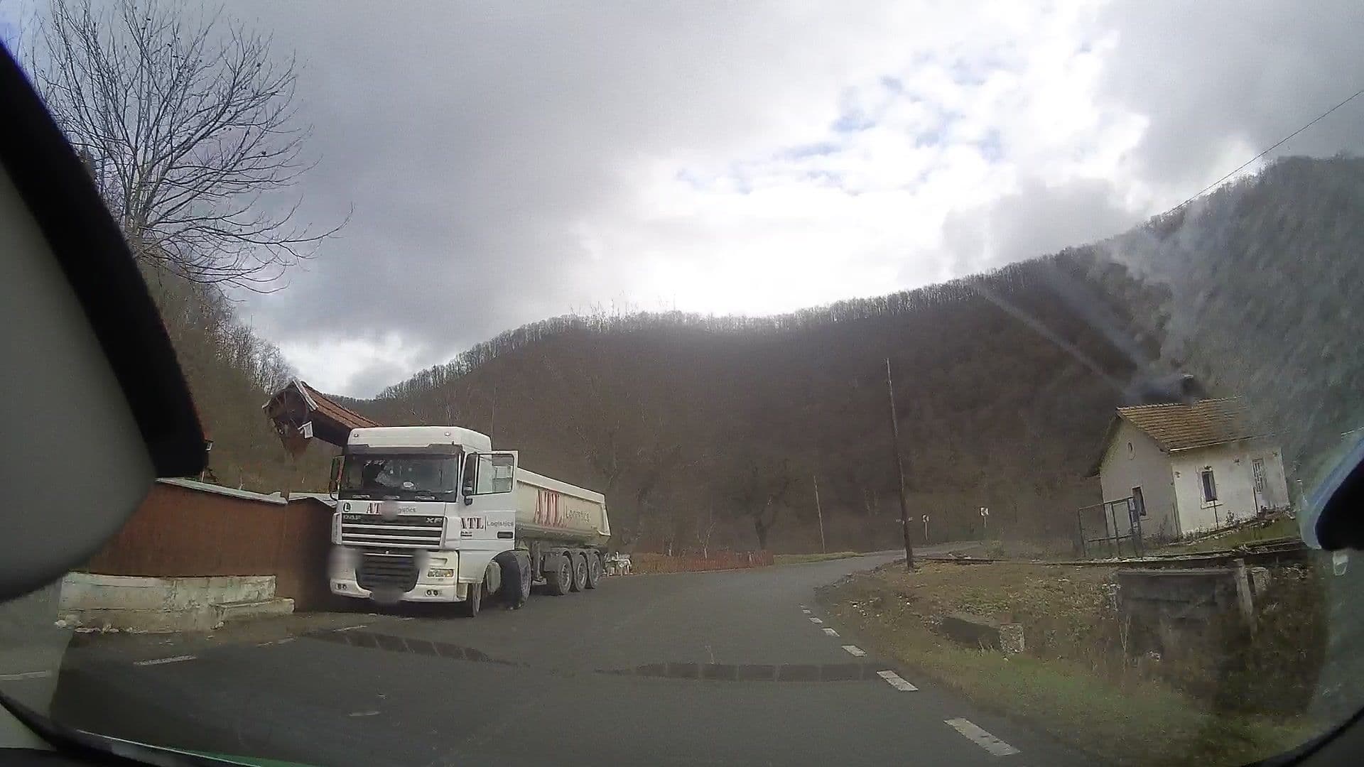 Street view near Vila Valea Lungeștului, Rimetea — © tavi (CC BY-SA · Mapillary)