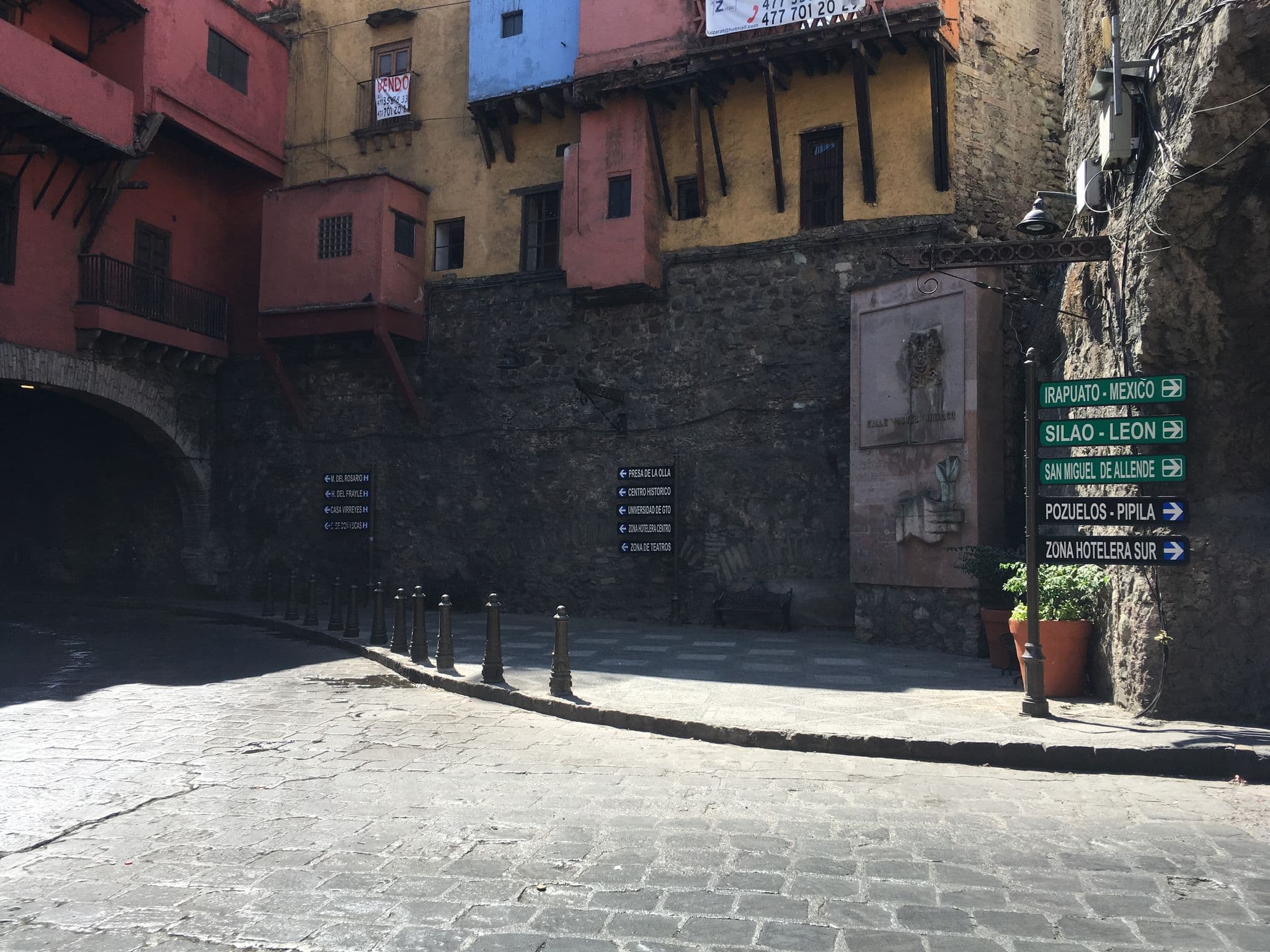 Street view near Casa del Beso, Guanajuato — © brandonc (CC BY-SA · Mapillary)