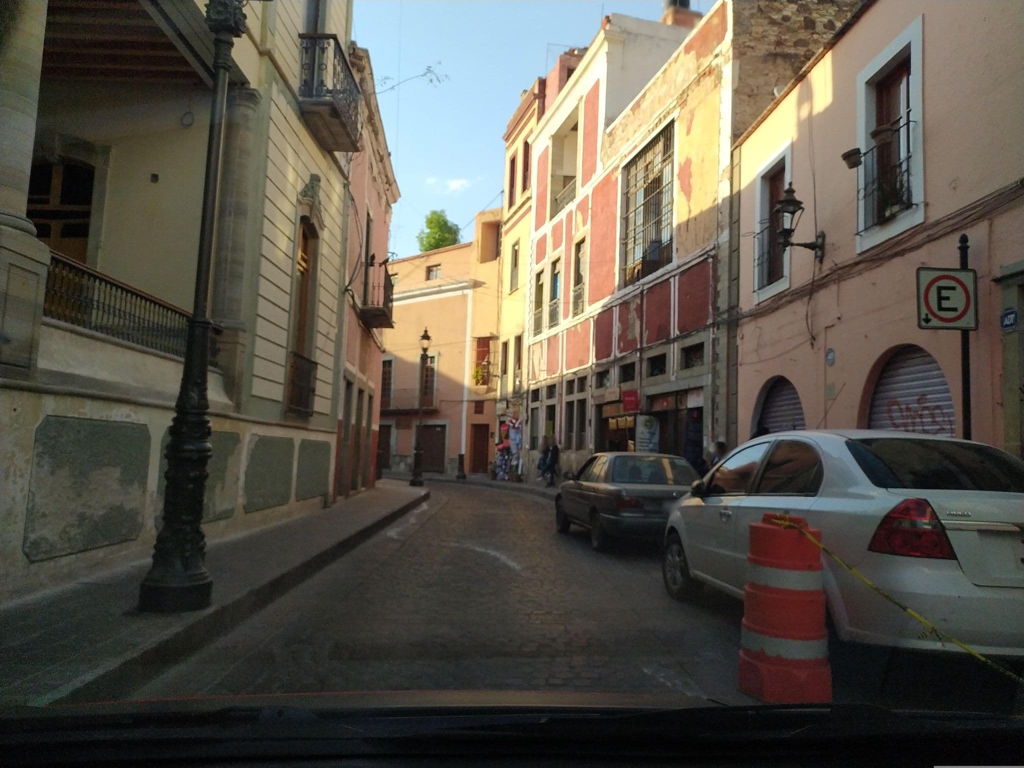 Street view near Hostal Casa De Frida, Guanajuato — © xe1gyp (CC BY-SA · Mapillary)