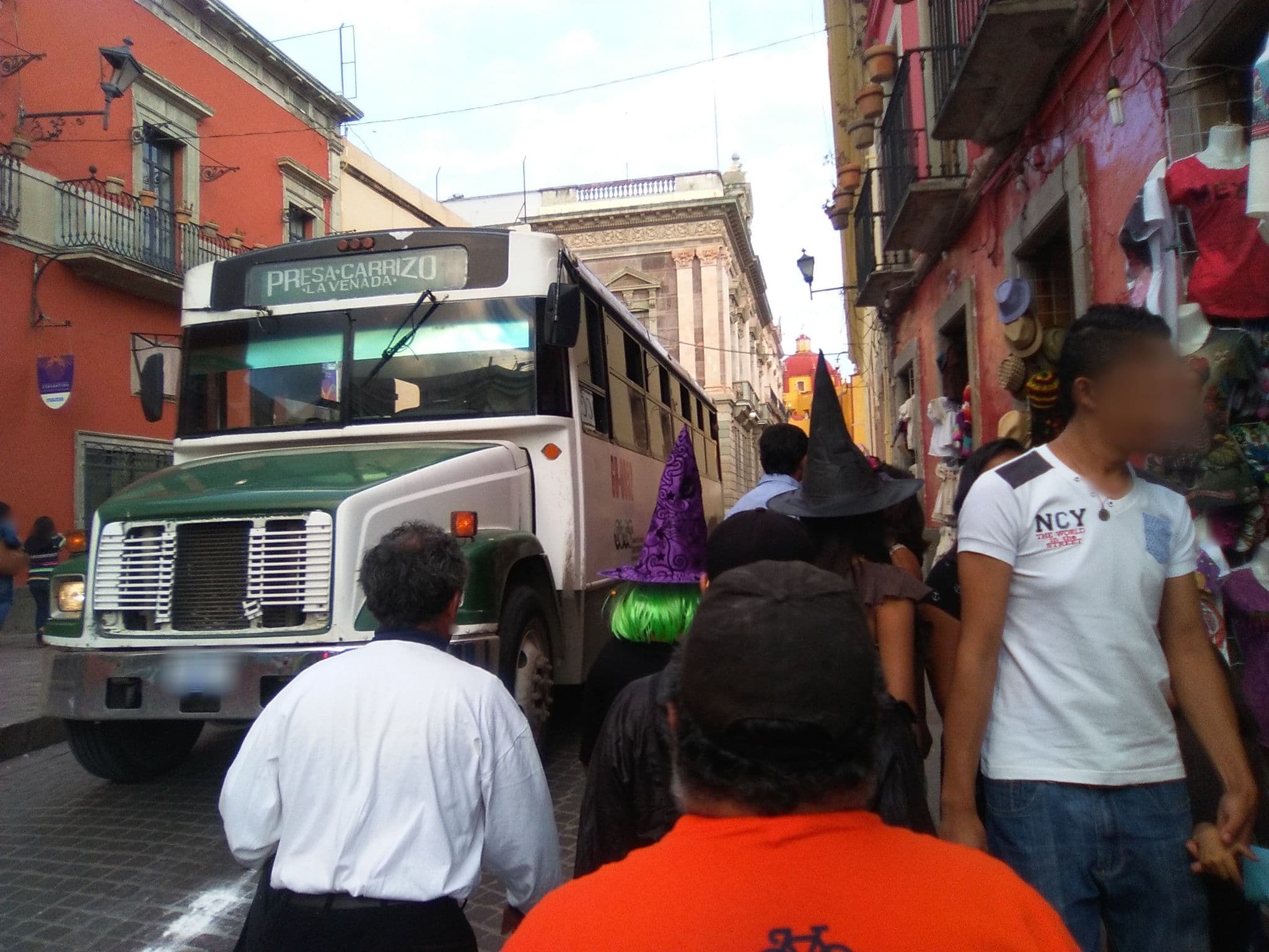 Street view near Hotel Cevantes, Guanajuato — © mapeadora (CC BY-SA · Mapillary)