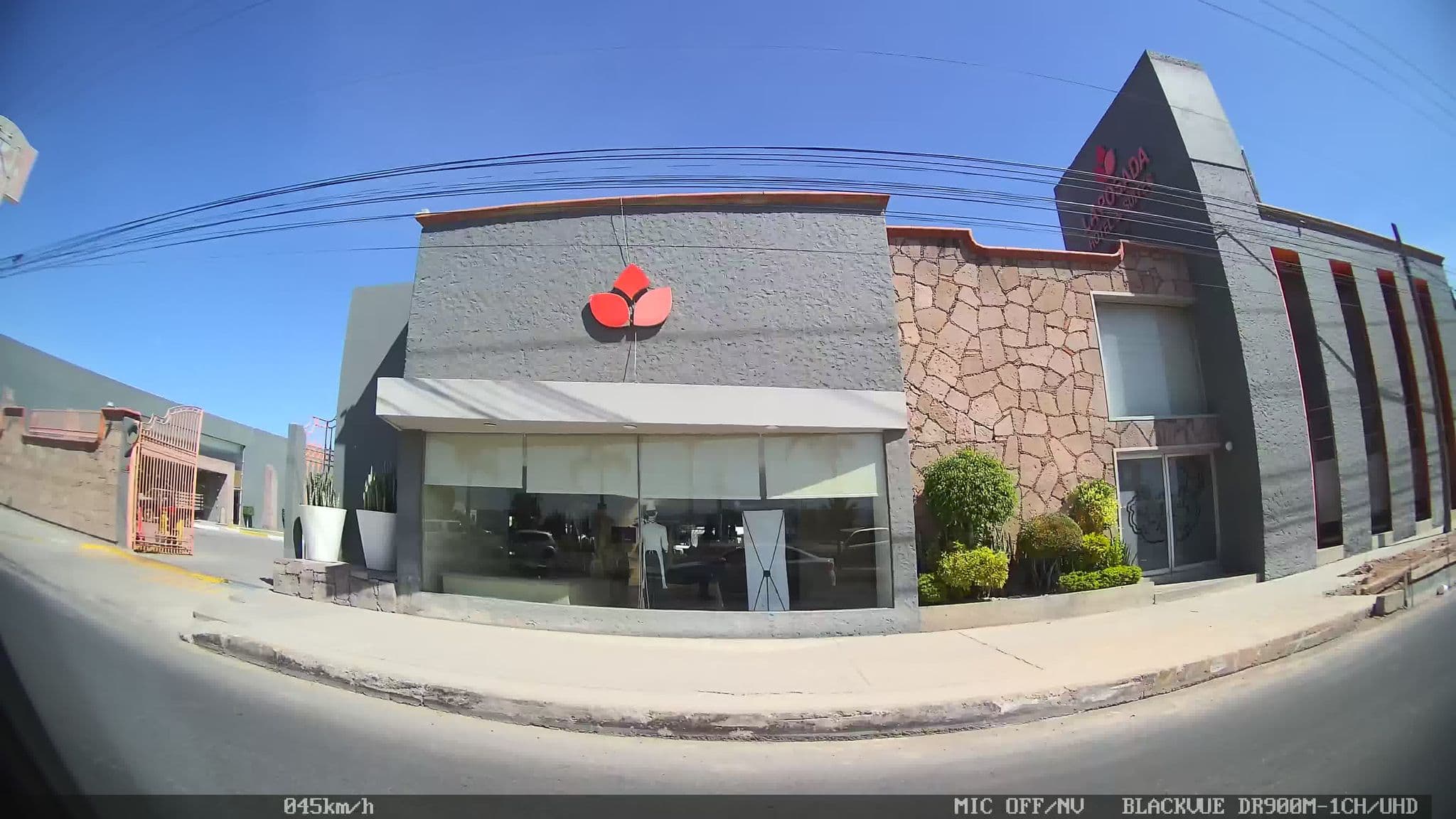 Street view near La Posada Hotel y Suites, San Luis Potosí — © kaart_2 (CC BY-SA · Mapillary)
