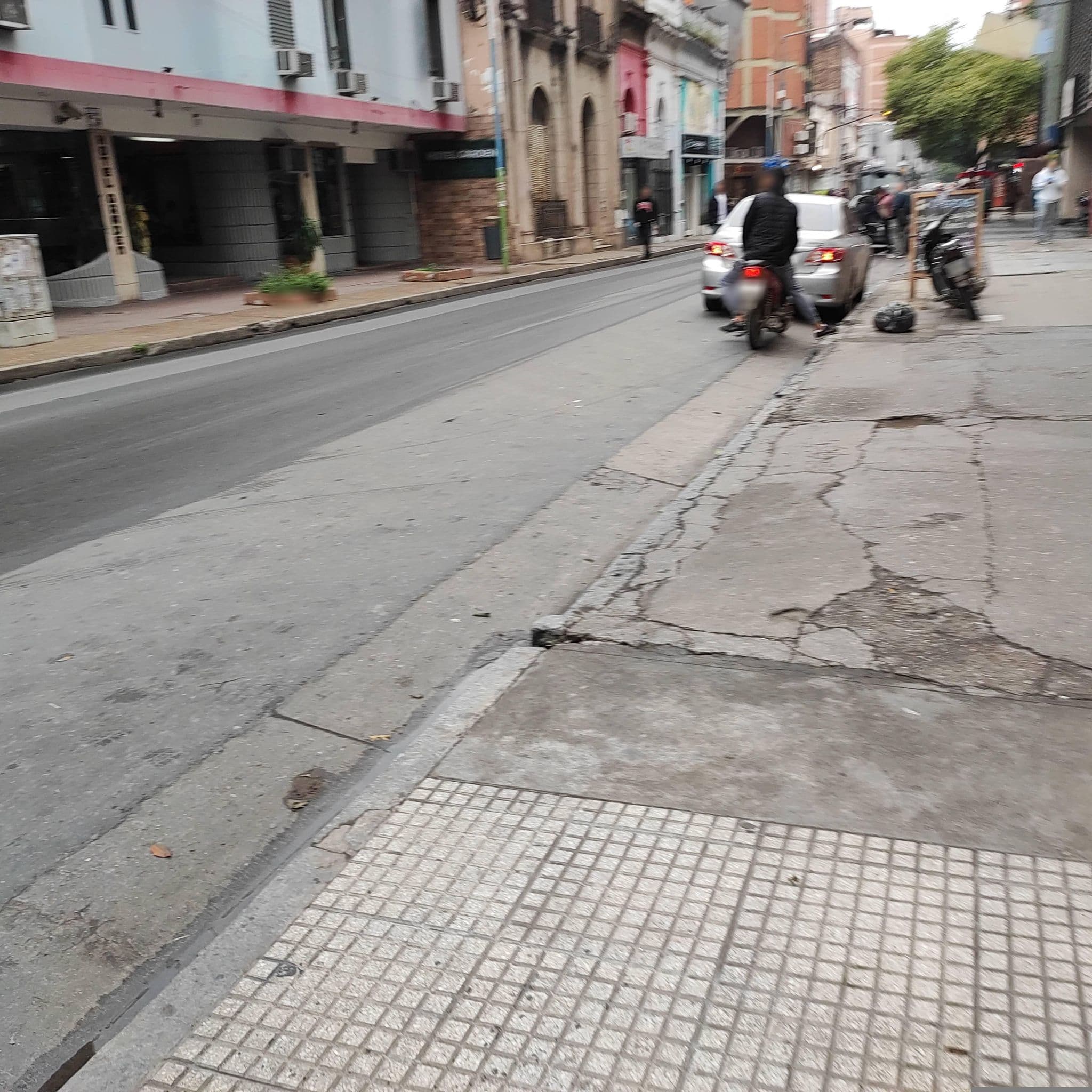 Street view near Garden, San Miguel de Tucumán — © diegokrein (CC BY-SA · Mapillary)