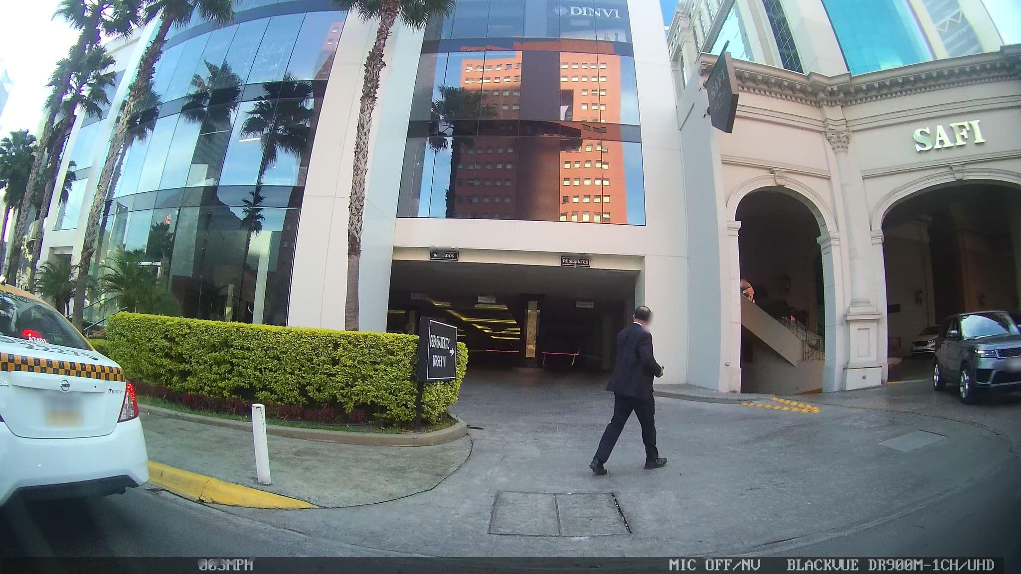 Street view near Salón Van Gogh, Monterrey — © kaartcam (CC BY-SA · Mapillary)