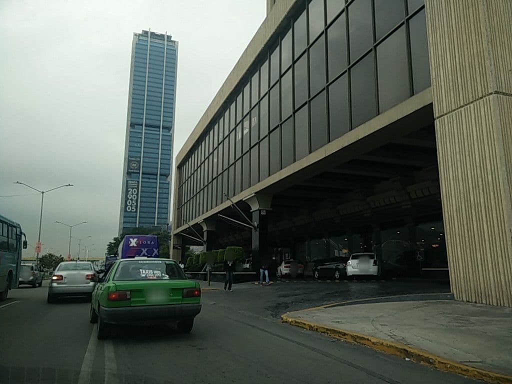 Street view near piscina Crowne Plaza, Monterrey — © ccossio (CC BY-SA · Mapillary)