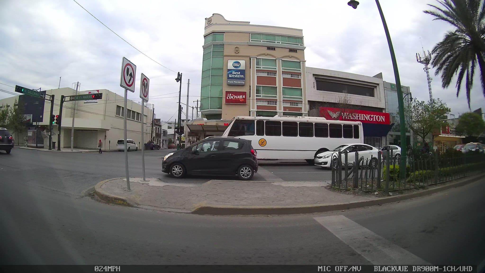 Street view near Hoteles Express de Monterrey, Monterrey — © kaartcam (CC BY-SA · Mapillary)