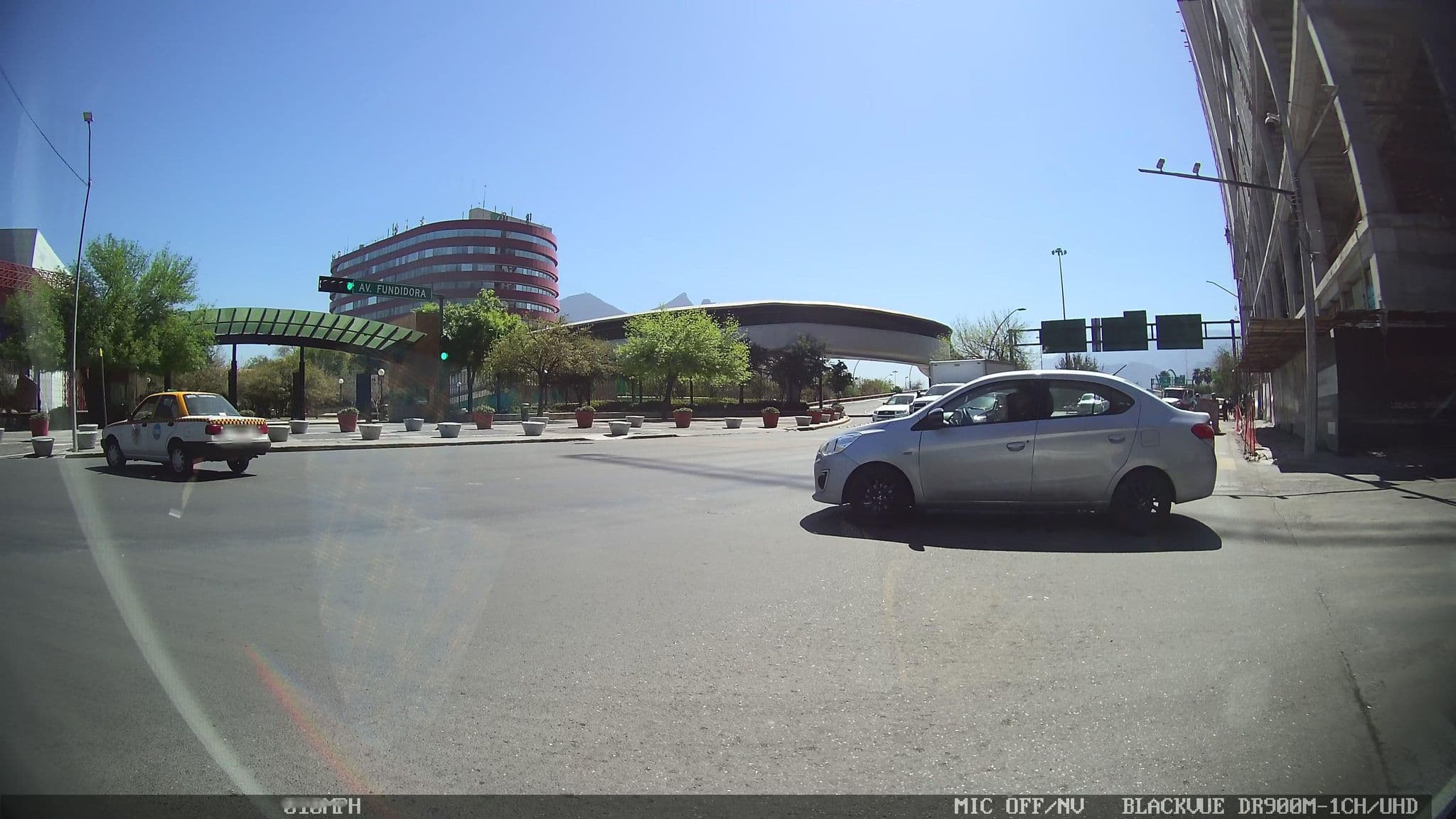 Street view near Holiday Inn Express Monterrey - Fundidora, an IHG Hotel, Monterrey — © kaartcam (CC BY-SA · Mapillary)