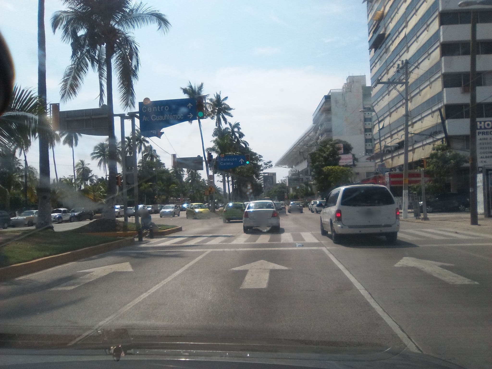Street view near Hotel Marina Drive Inn, Acapulco de Juárez — © mapeadora (CC BY-SA · Mapillary)