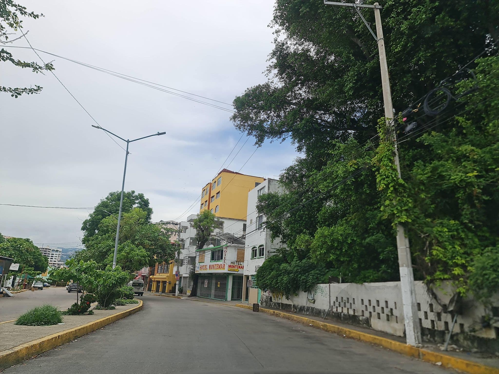 Street view near hotel lido, Acapulco de Juárez — © SamOlivaresl (CC BY-SA · Mapillary)