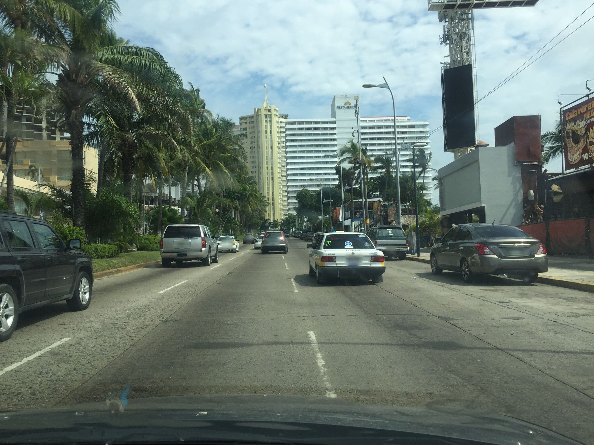 Street view near Hotel Tortuga, Acapulco de Juárez — © mapeadora (CC BY-SA · Mapillary)