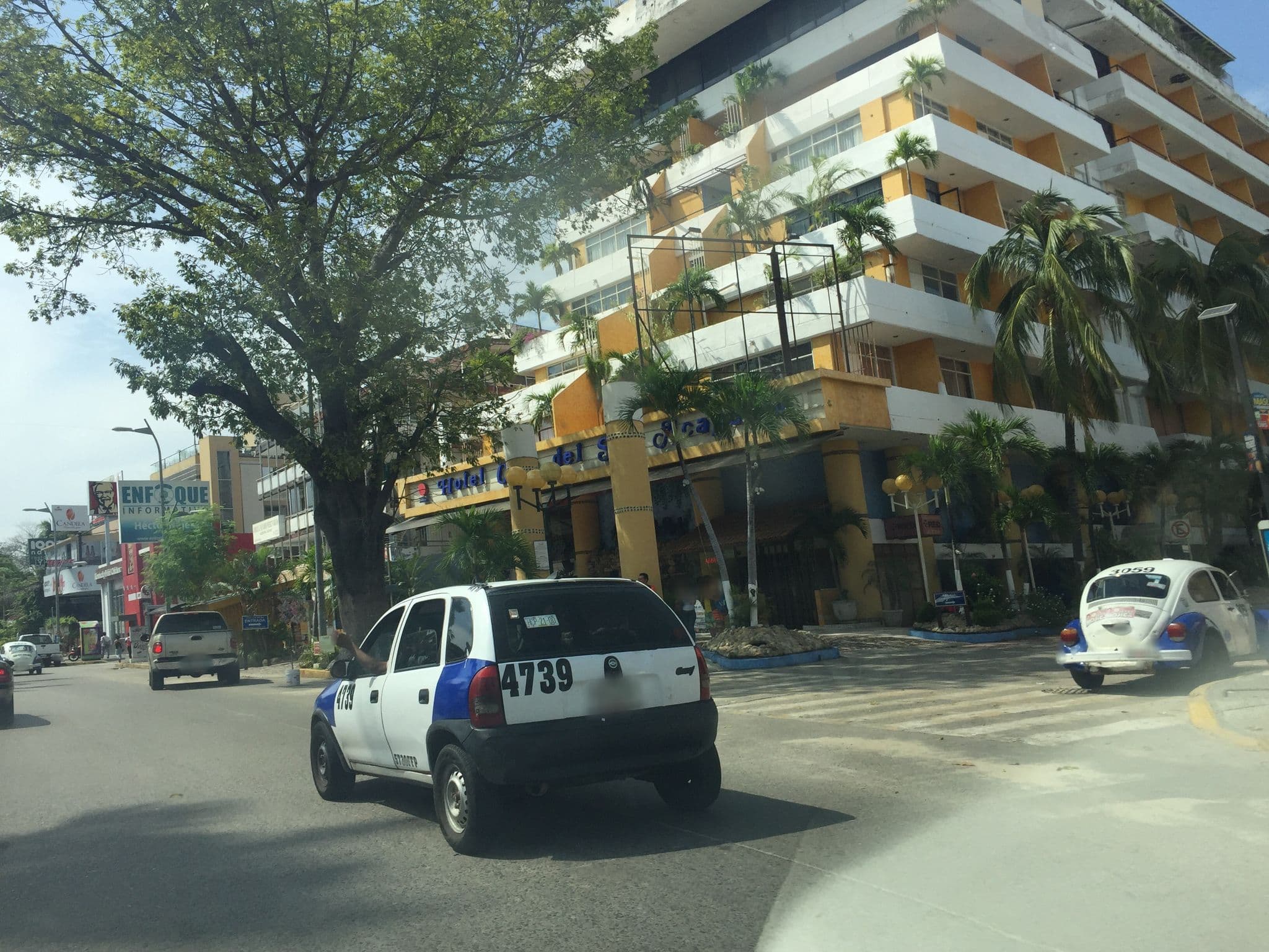 Street view near Park Hotel, Acapulco de Juárez — © mapeadora (CC BY-SA · Mapillary)
