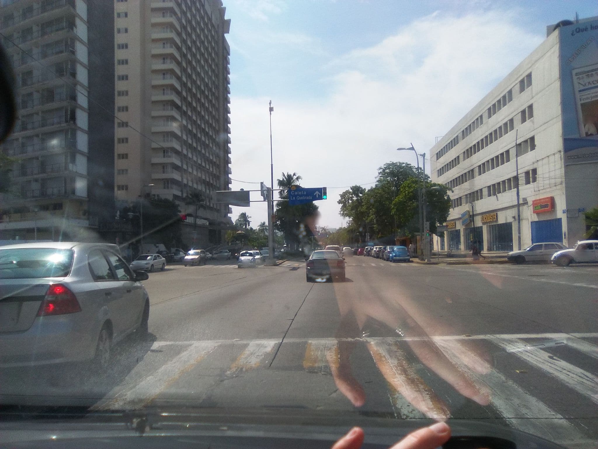 Street view near Hotel Del Valle, Acapulco de Juárez — © mapeadora (CC BY-SA · Mapillary)