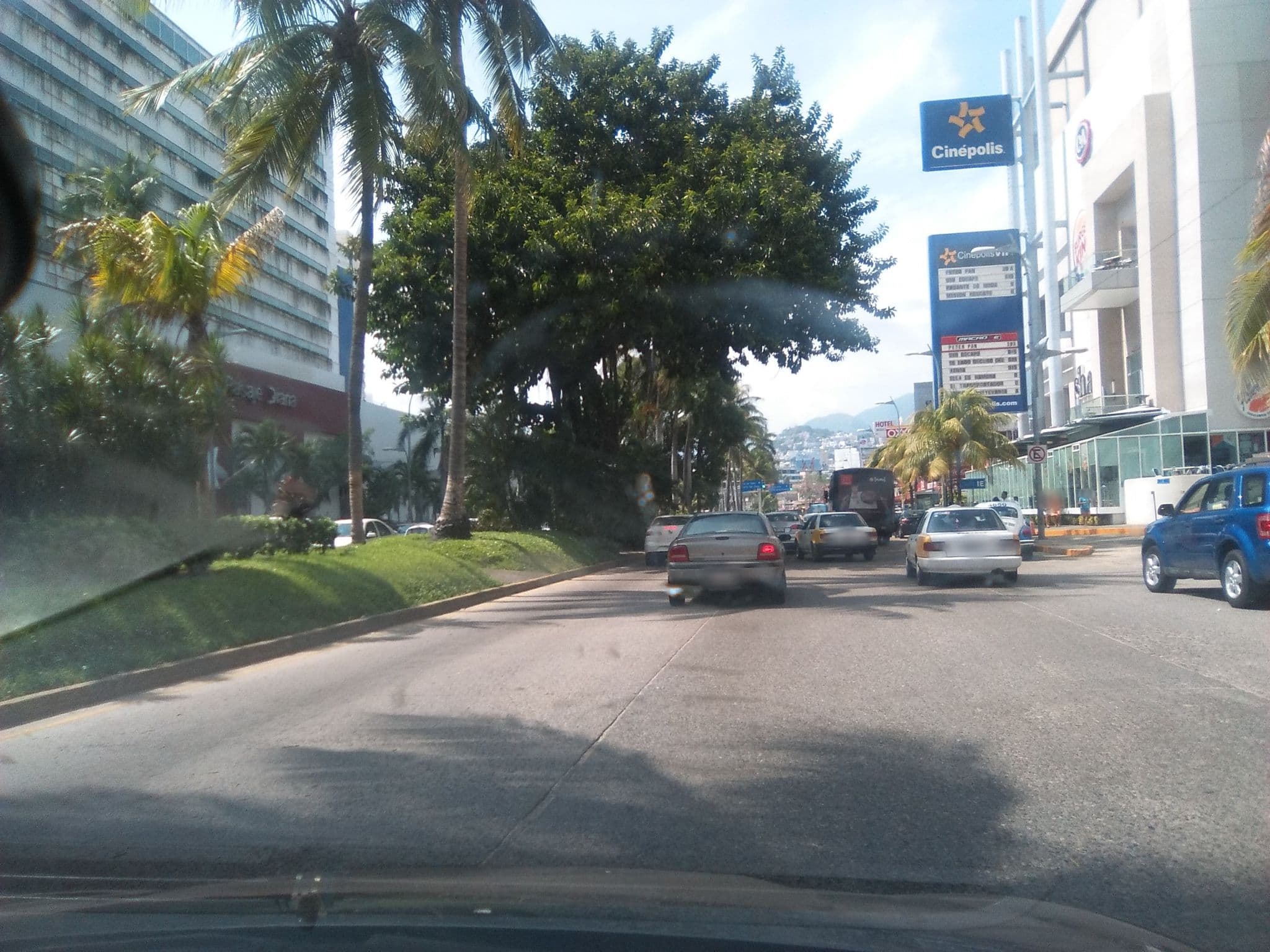 Street view near Hotel do Chaves - Emporio Acapulco, Acapulco de Juárez — © mapeadora (CC BY-SA · Mapillary)