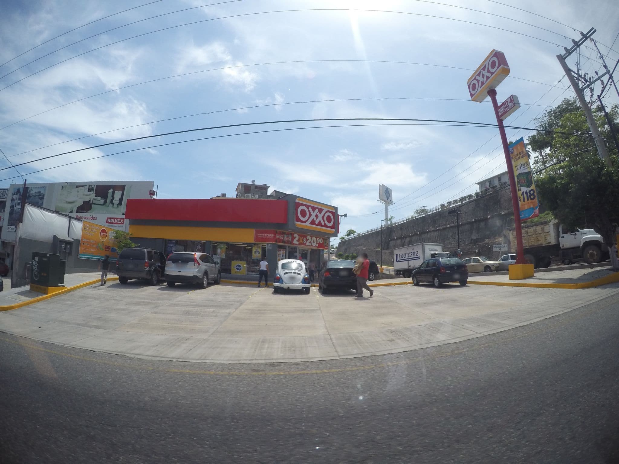 Street view near Royalti Hotel, Acapulco de Juárez — © ccossio (CC BY-SA · Mapillary)