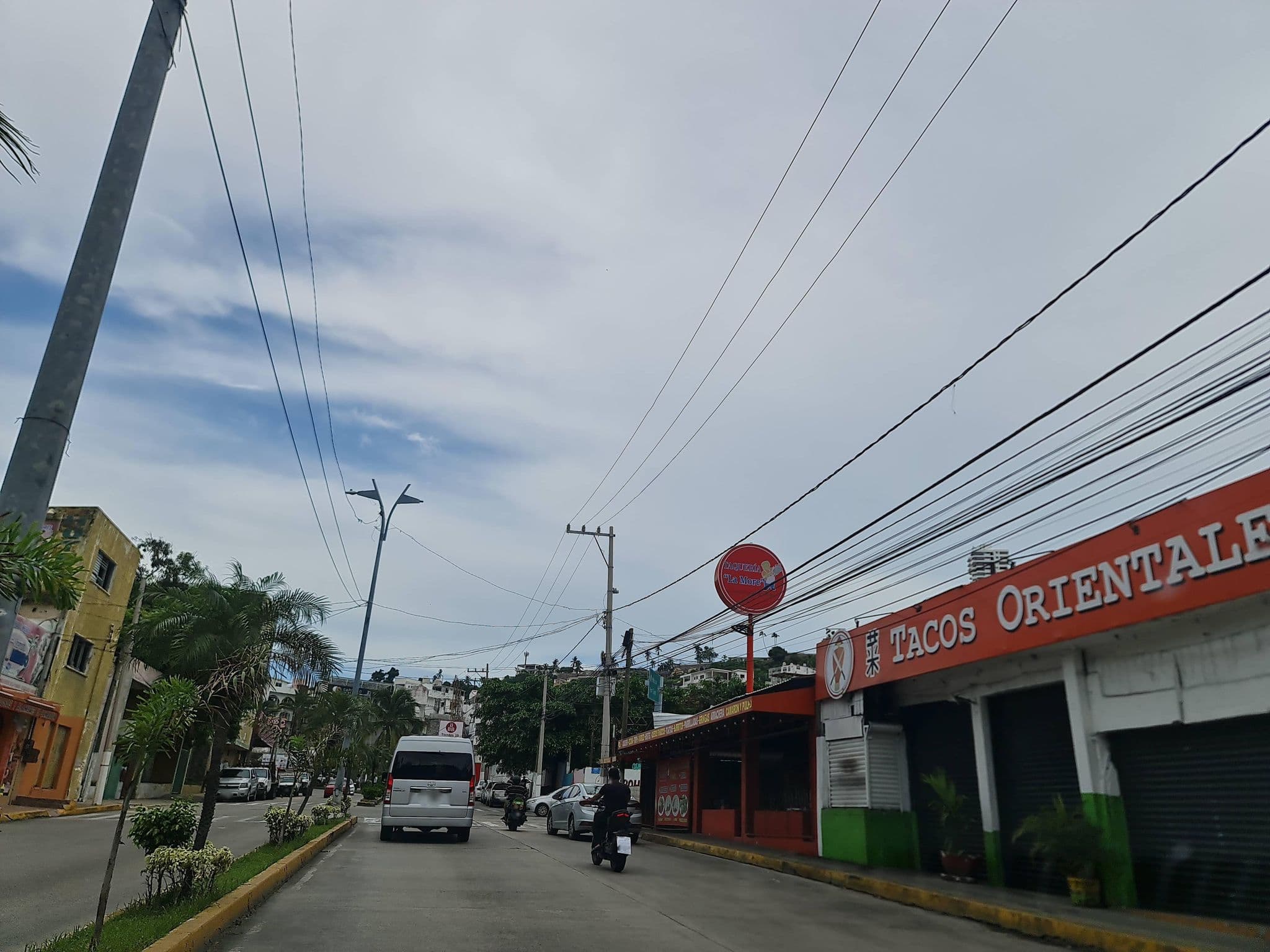 Street view near Hotel Avenida, Acapulco de Juárez — © SamOlivaresl (CC BY-SA · Mapillary)