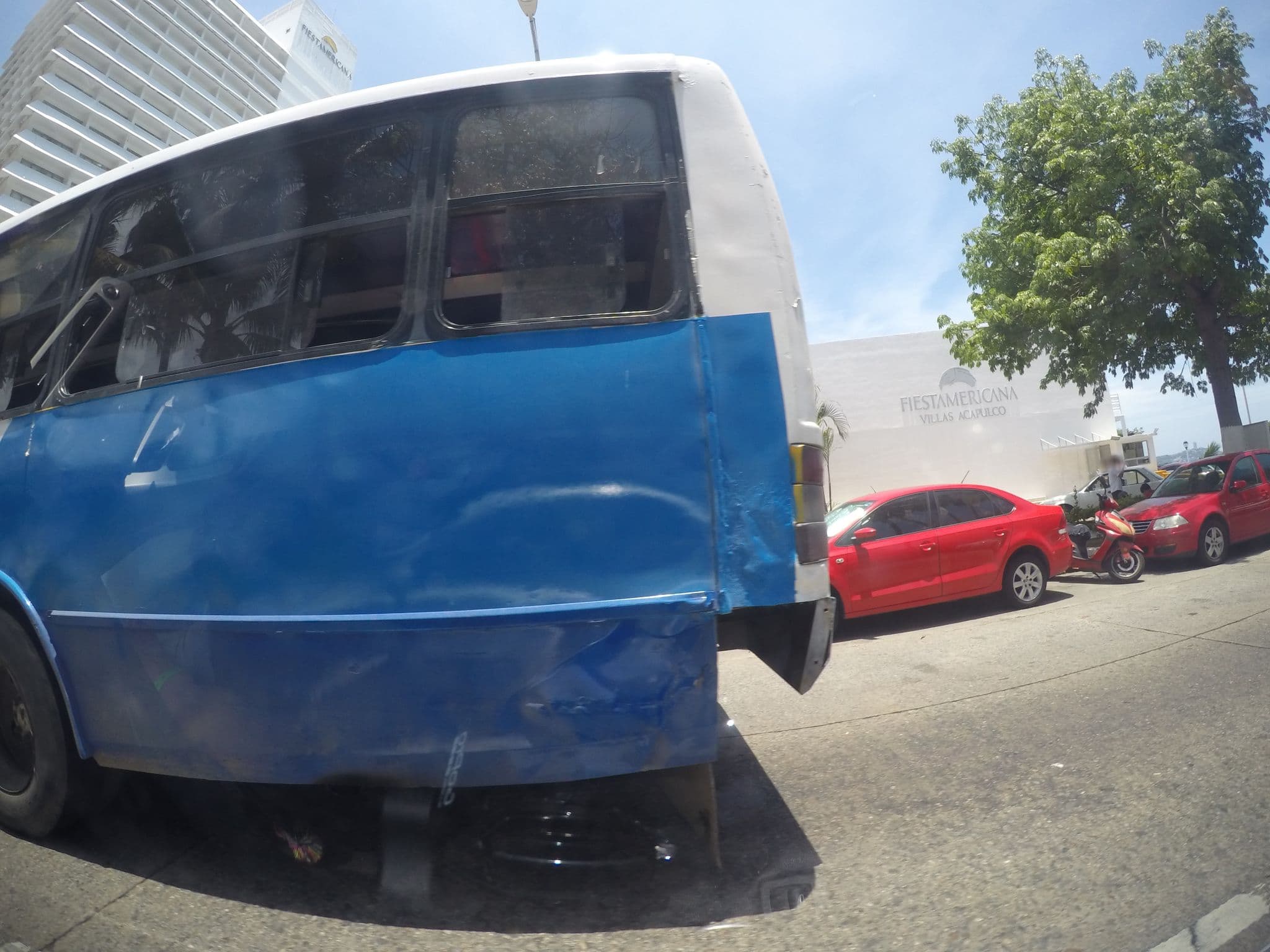 Street view near K3 hostel, Acapulco de Juárez — © ccossio (CC BY-SA · Mapillary)