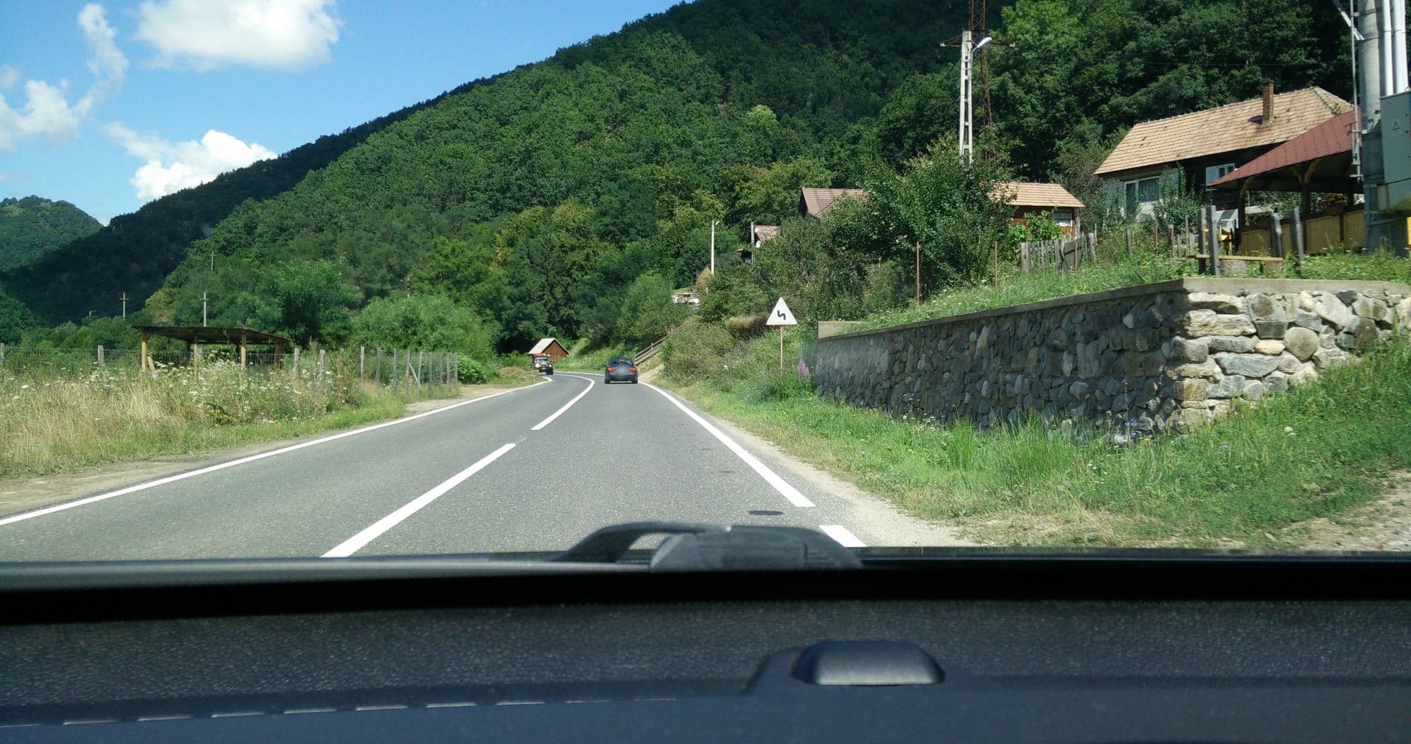 Street view near Vila Nana, Şugag — © strainu (CC BY-SA · Mapillary)