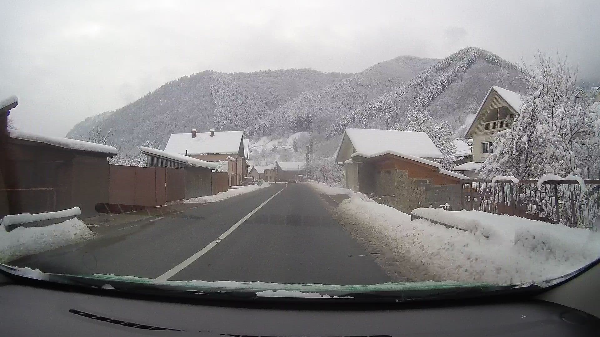 Street view near Pensiunea LUNCA FLORILOR, Şugag — © tavi (CC BY-SA · Mapillary)