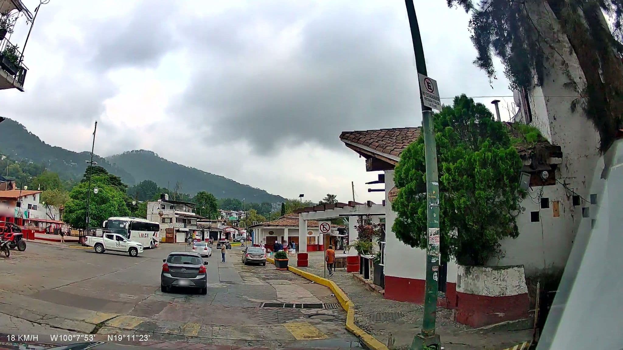 Street view near XPLORAVALLE, Valle de Bravo — © vsalgado (CC BY-SA · Mapillary)