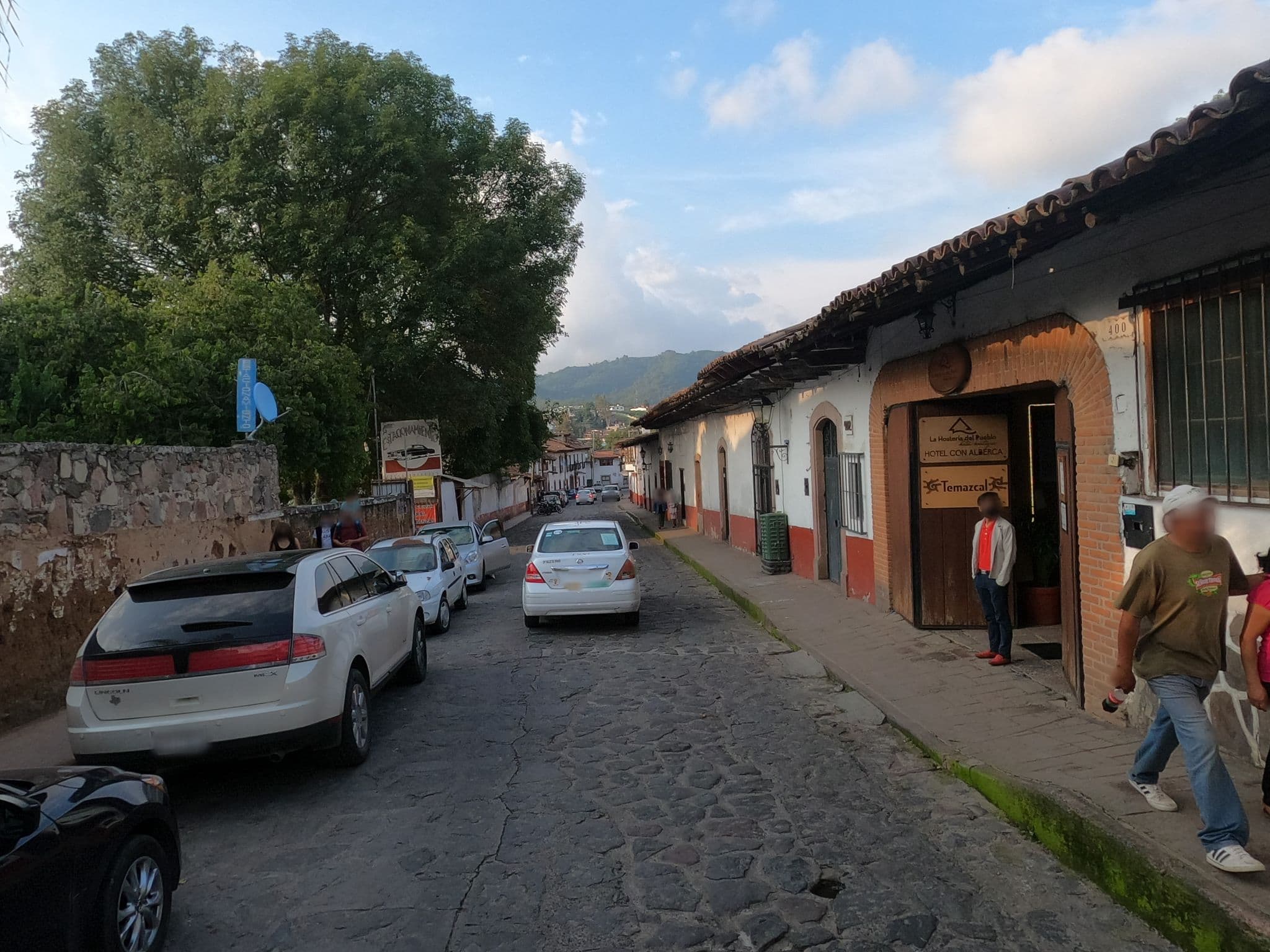 Street view near La Hostería del Pueblo, Valle de Bravo — © mdelatorre (CC BY-SA · Mapillary)