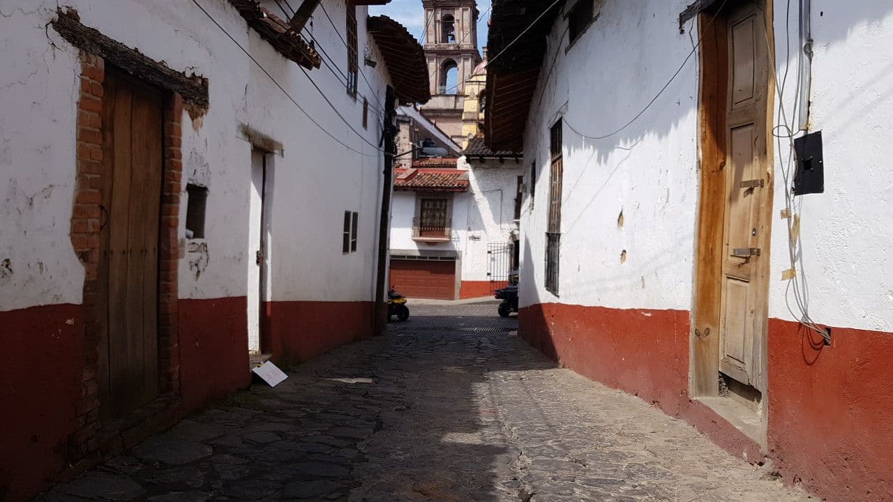 Street view near Múbú Hotel Boutique, Valle de Bravo — © mdelatorre (CC BY-SA · Mapillary)