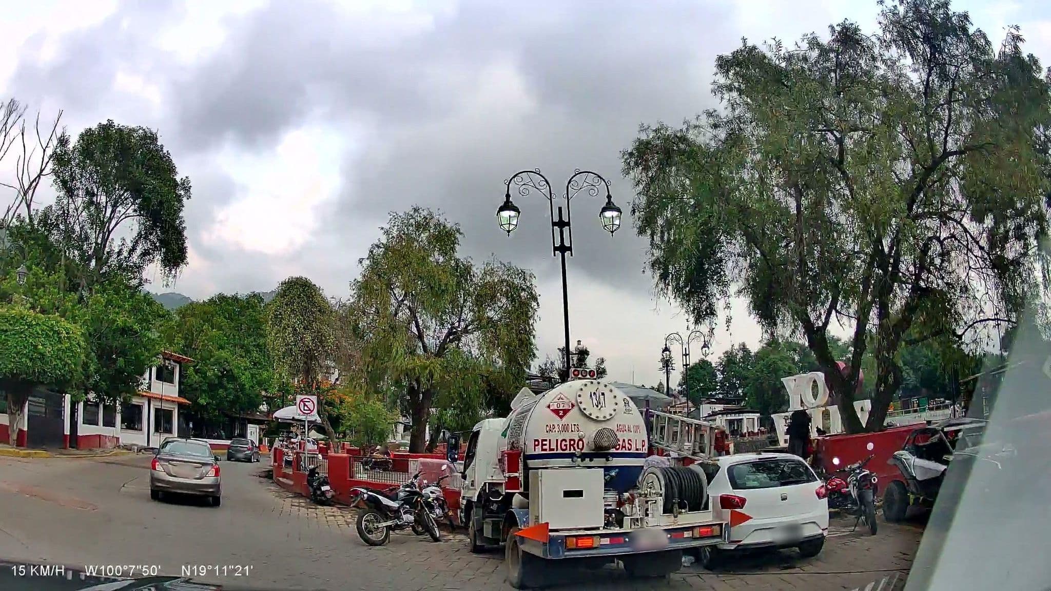 Street view near Las catarinas, Valle de Bravo — © vsalgado (CC BY-SA · Mapillary)
