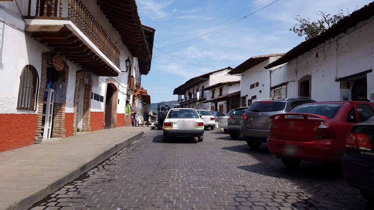 Street view near Suites Luz De Luna, Valle de Bravo — © mdelatorre (CC BY-SA · Mapillary)