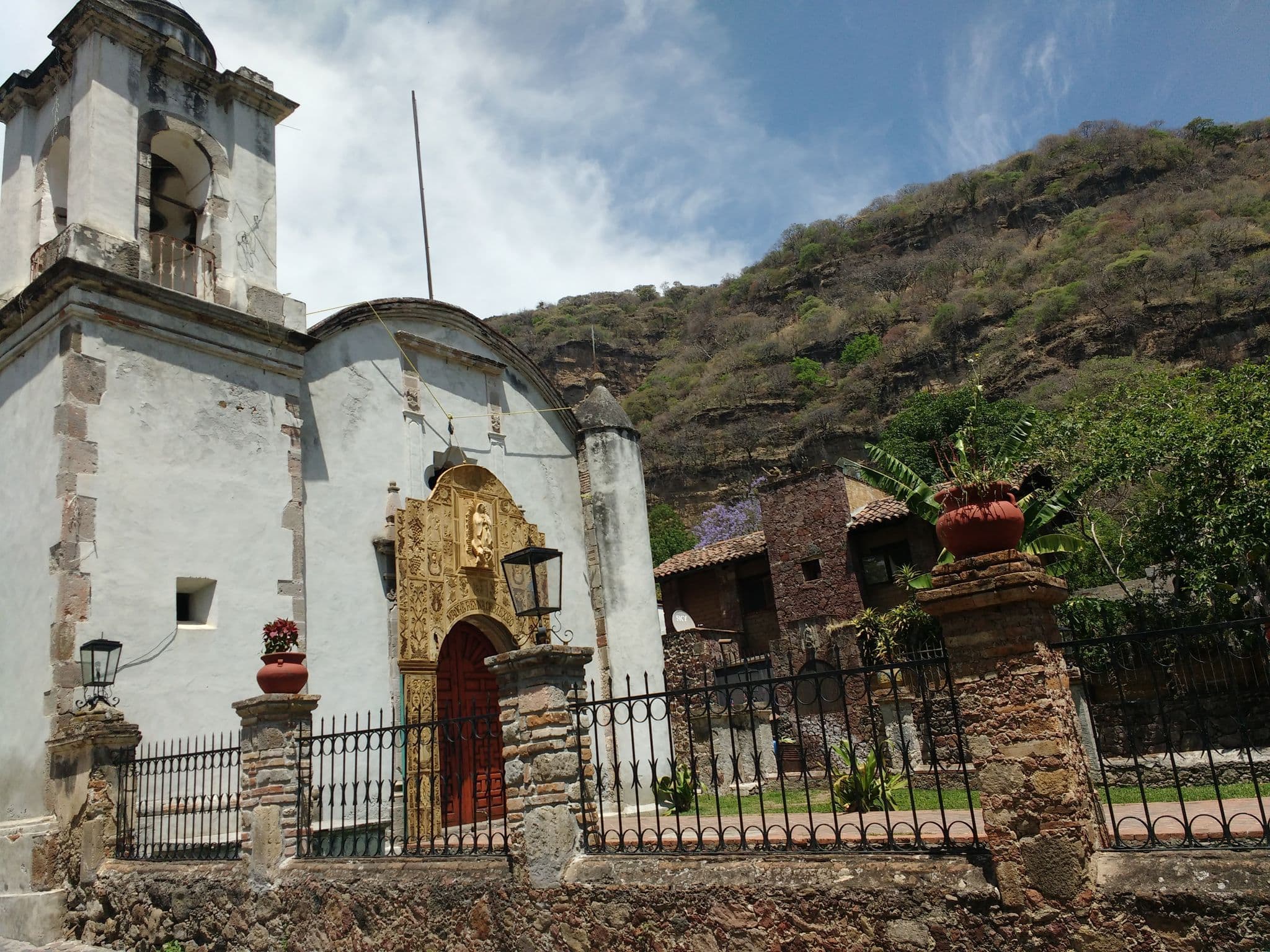 Street view near Posada Doña Bibis, Malinalco — © archaeomapper (CC BY-SA · Mapillary)