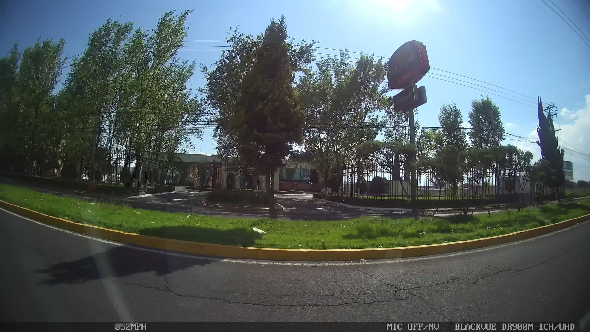 Street view near Courtyard by Marriott Toluca Airport, San Pedro Totoltepec — © kaart_4 (CC BY-SA · Mapillary)