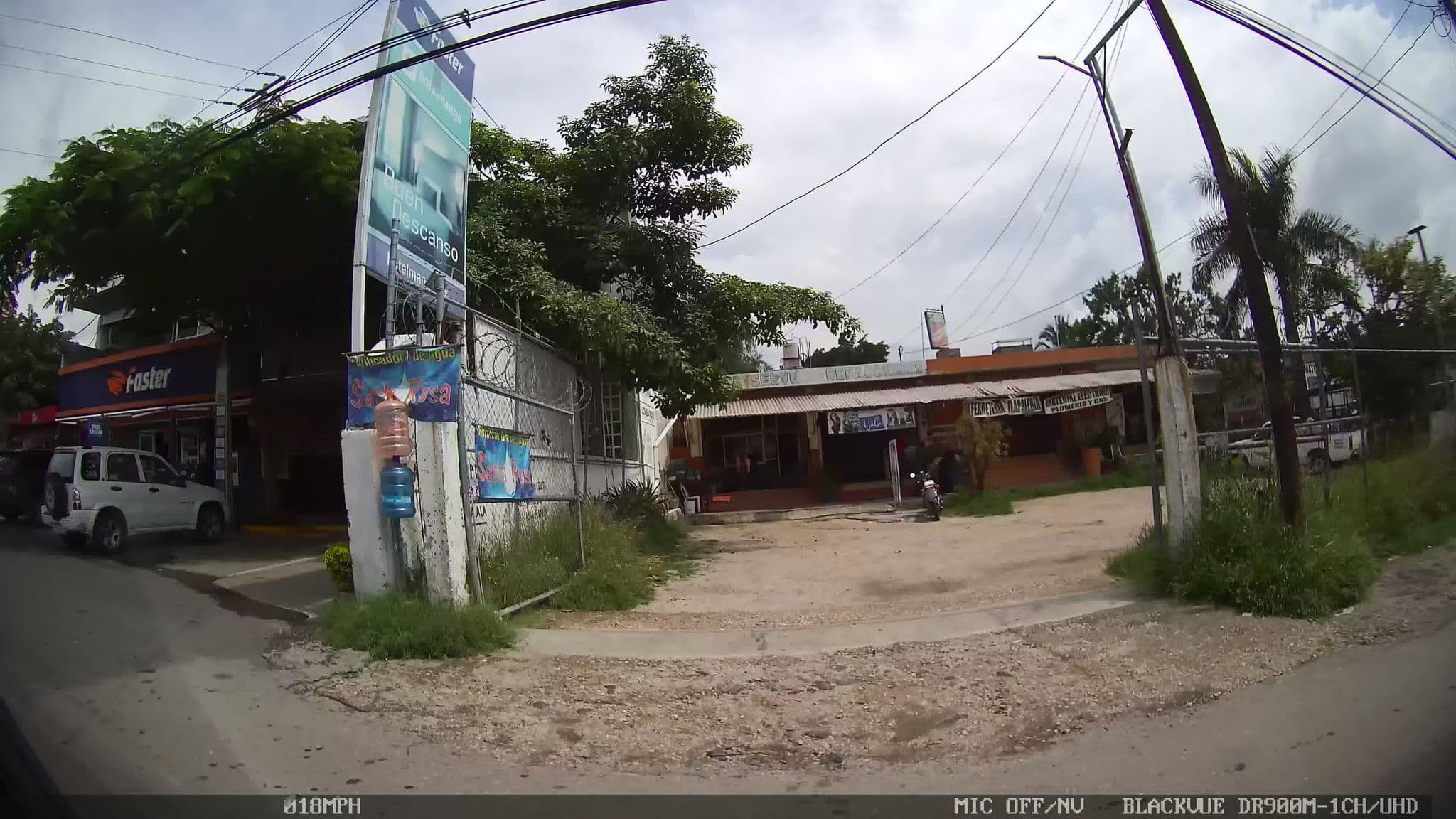 Street view near Manngo Hotel, Oaxtepec — © kaart_4 (CC BY-SA · Mapillary)