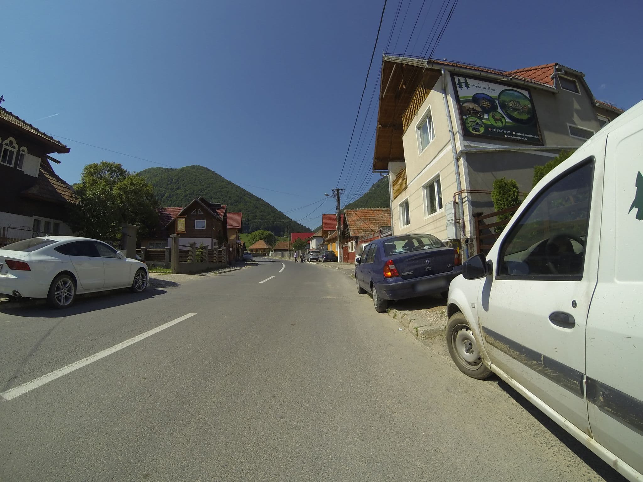 Street view near Casa Doi Crai, Zărnești — © deeeznuuuts (CC BY-SA · Mapillary)