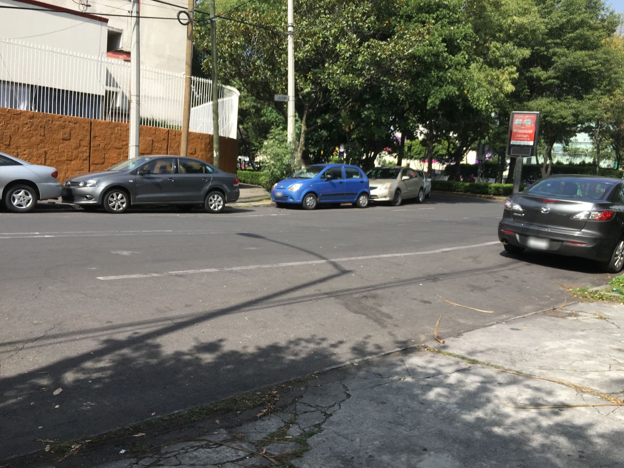 Street view near Holiday Inn Mexicana, Colonia del Valle — © cpu1994 (CC BY-SA · Mapillary)