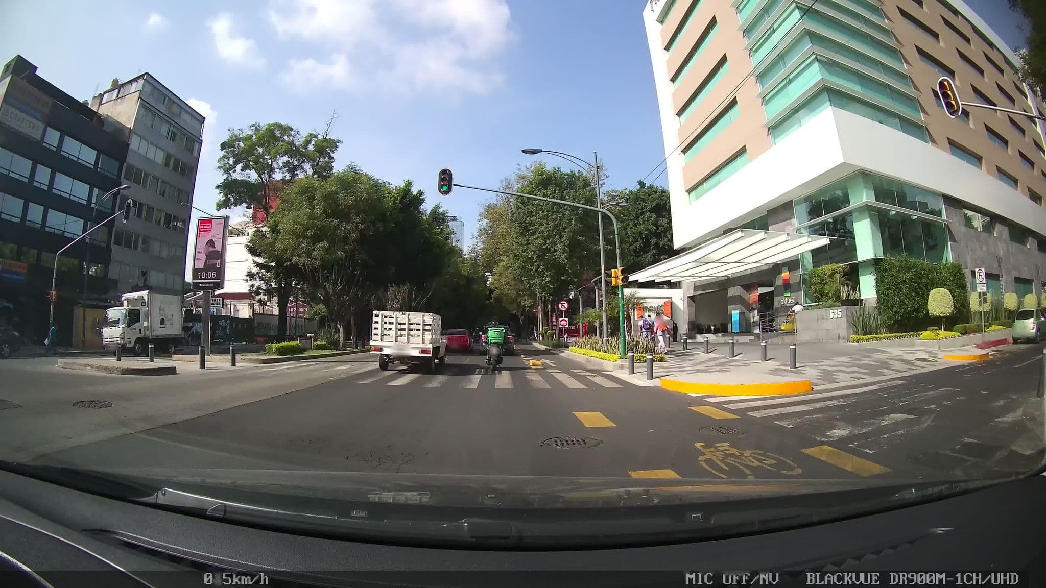 Street view near Salón Tulum, Hotel Novit, Colonia del Valle — © kaart_4 (CC BY-SA · Mapillary)