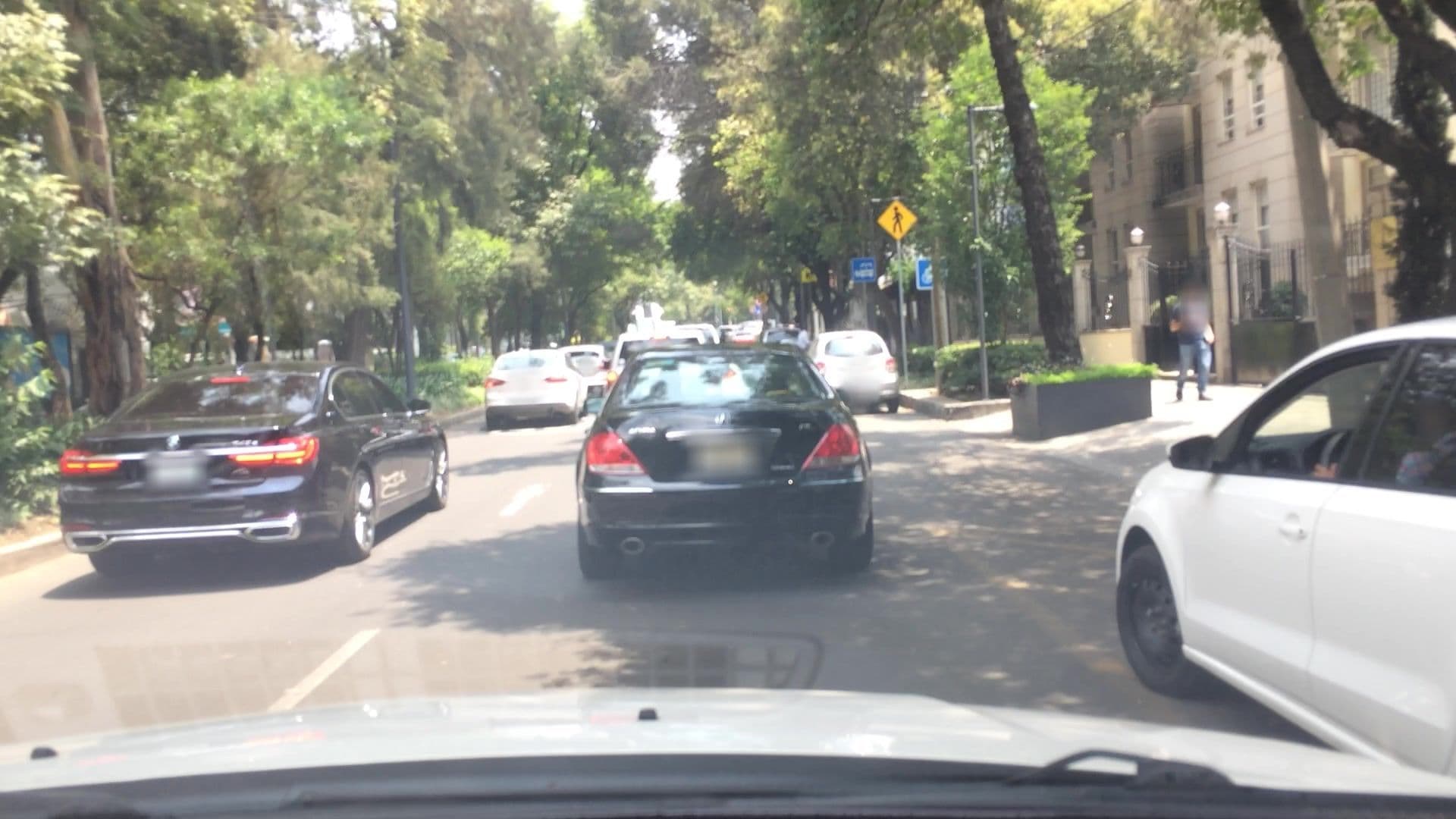 Street view near Obelisk Residencial, Polanco — © lvl5 (CC BY-SA · Mapillary)