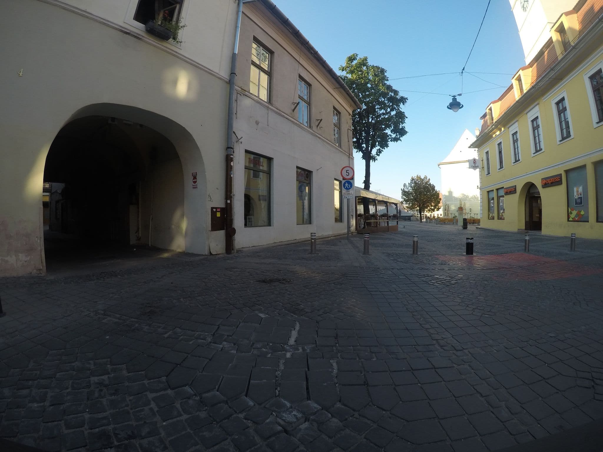 Street view near PanGeea, Sibiu — © chrisbeddow (CC BY-SA · Mapillary)